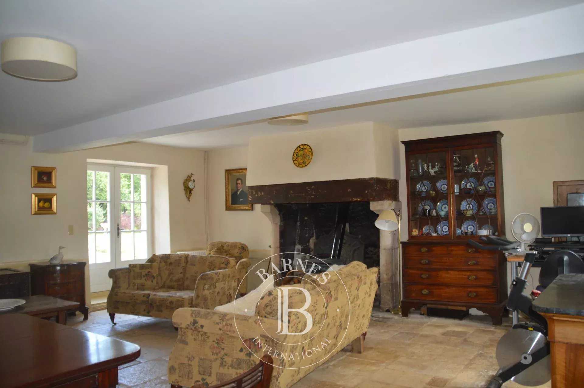 Civray  - Maison 7 Pi&egrave;ces 4 Chambres