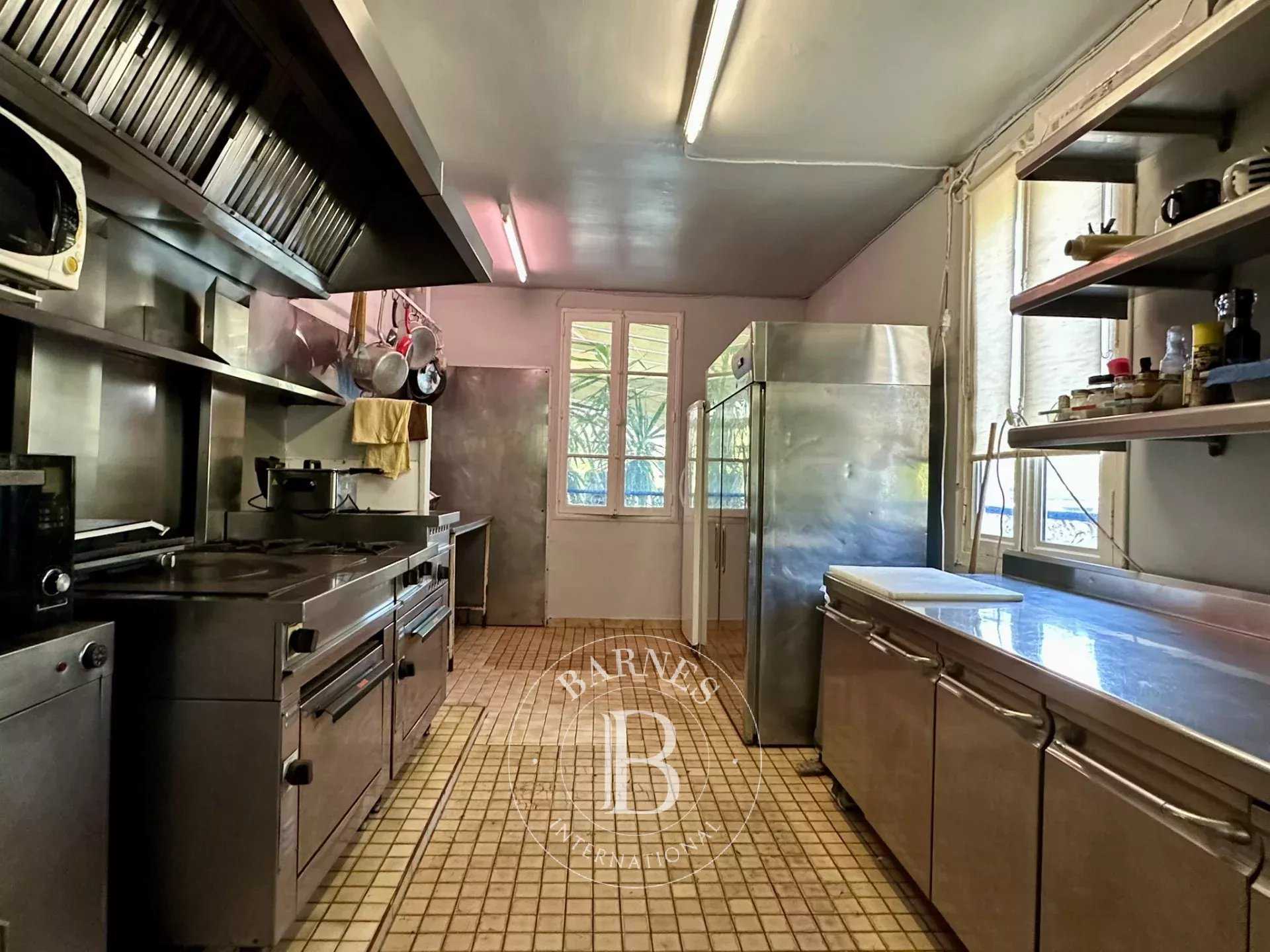 Le Coudray-Montceaux  - Maison 12 Pi&egrave;ces 6 Chambres