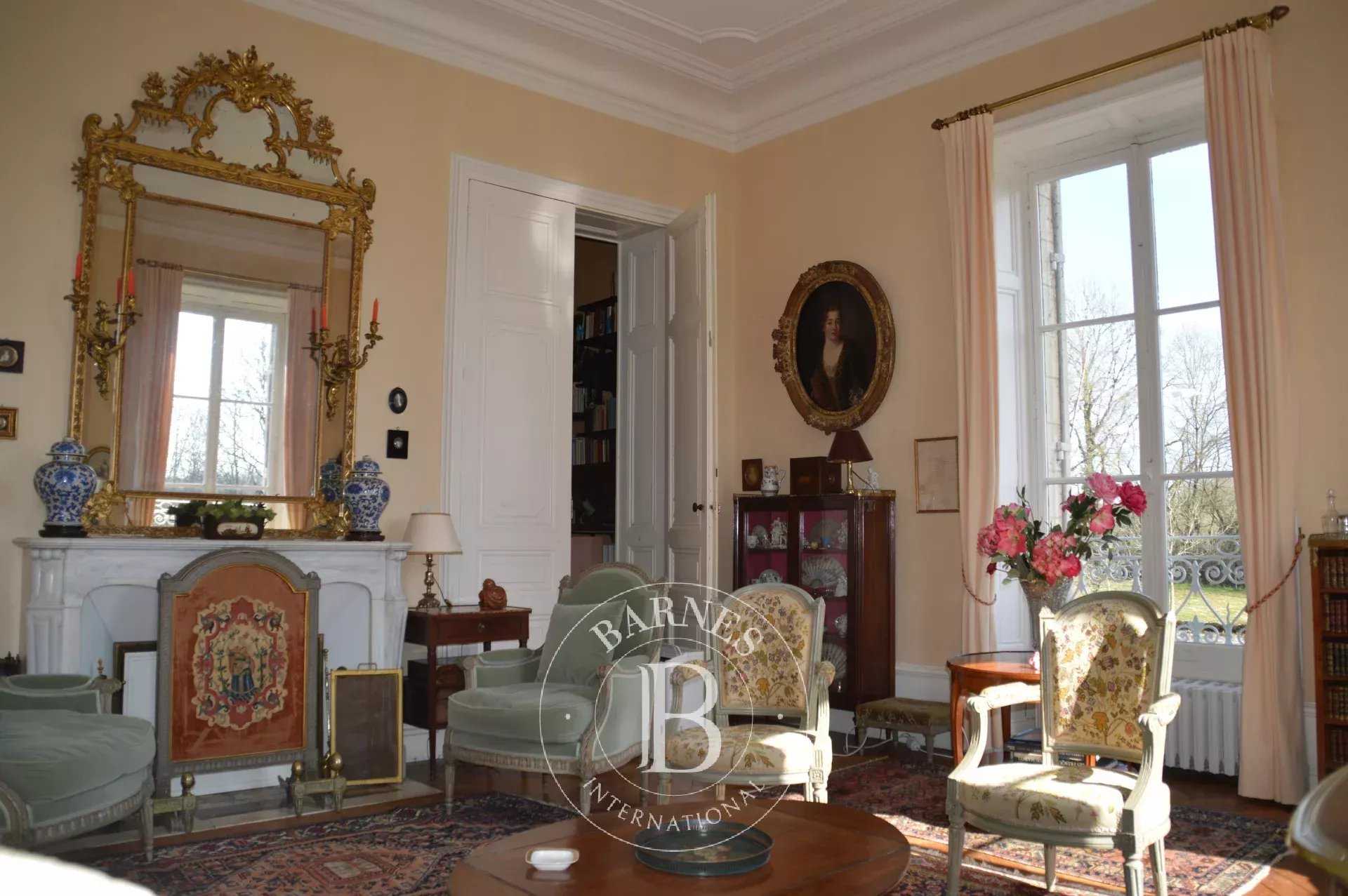 Niort  - Castle 5 Bedrooms