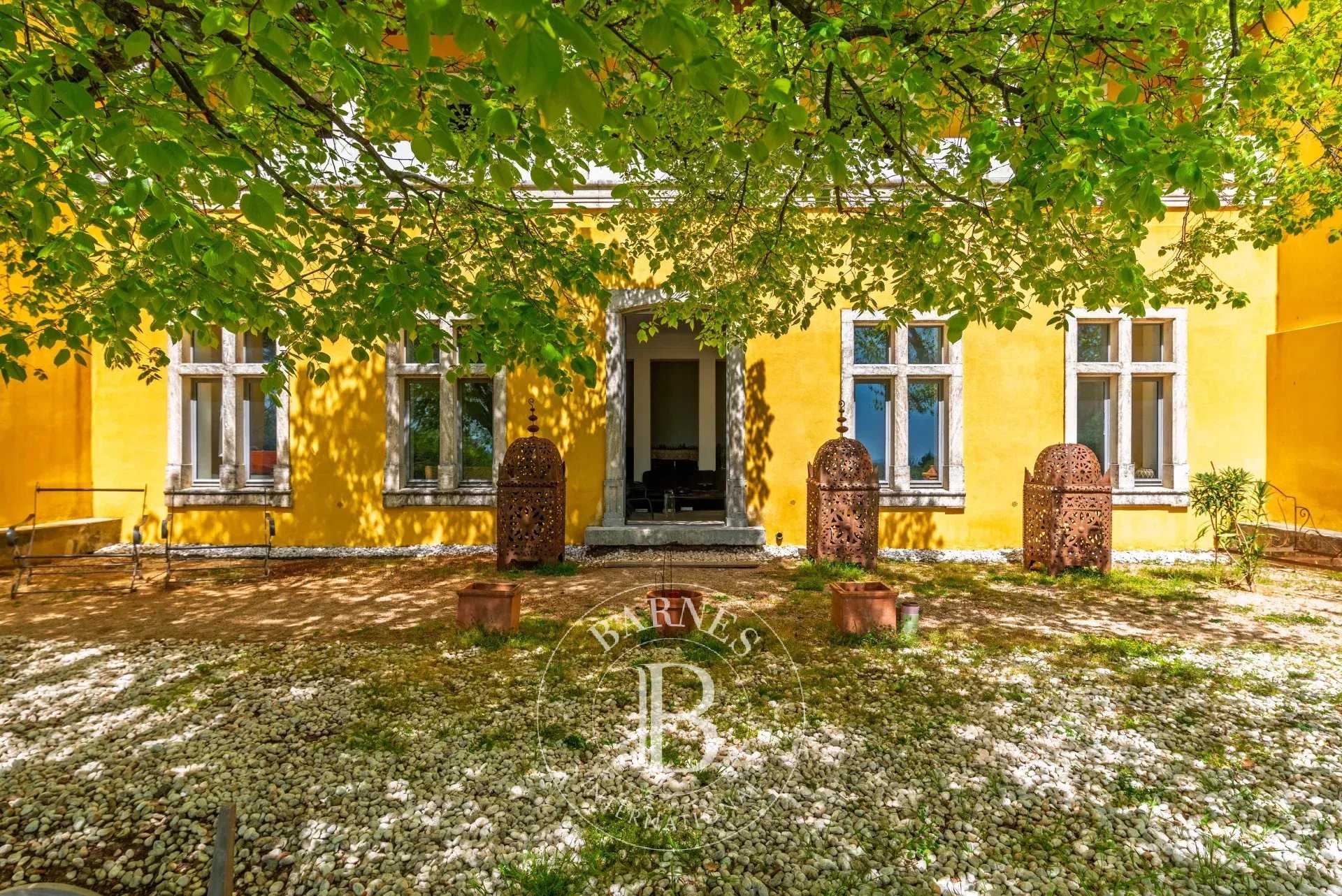 Fayence  - Maison 8 Pi&egrave;ces 5 Chambres