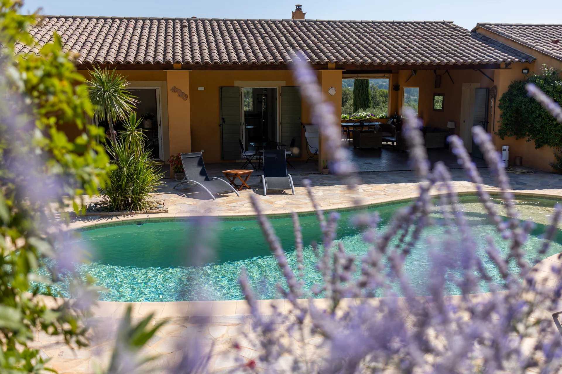 Lorgues  - Villa 7 Pi&egrave;ces 5 Chambres