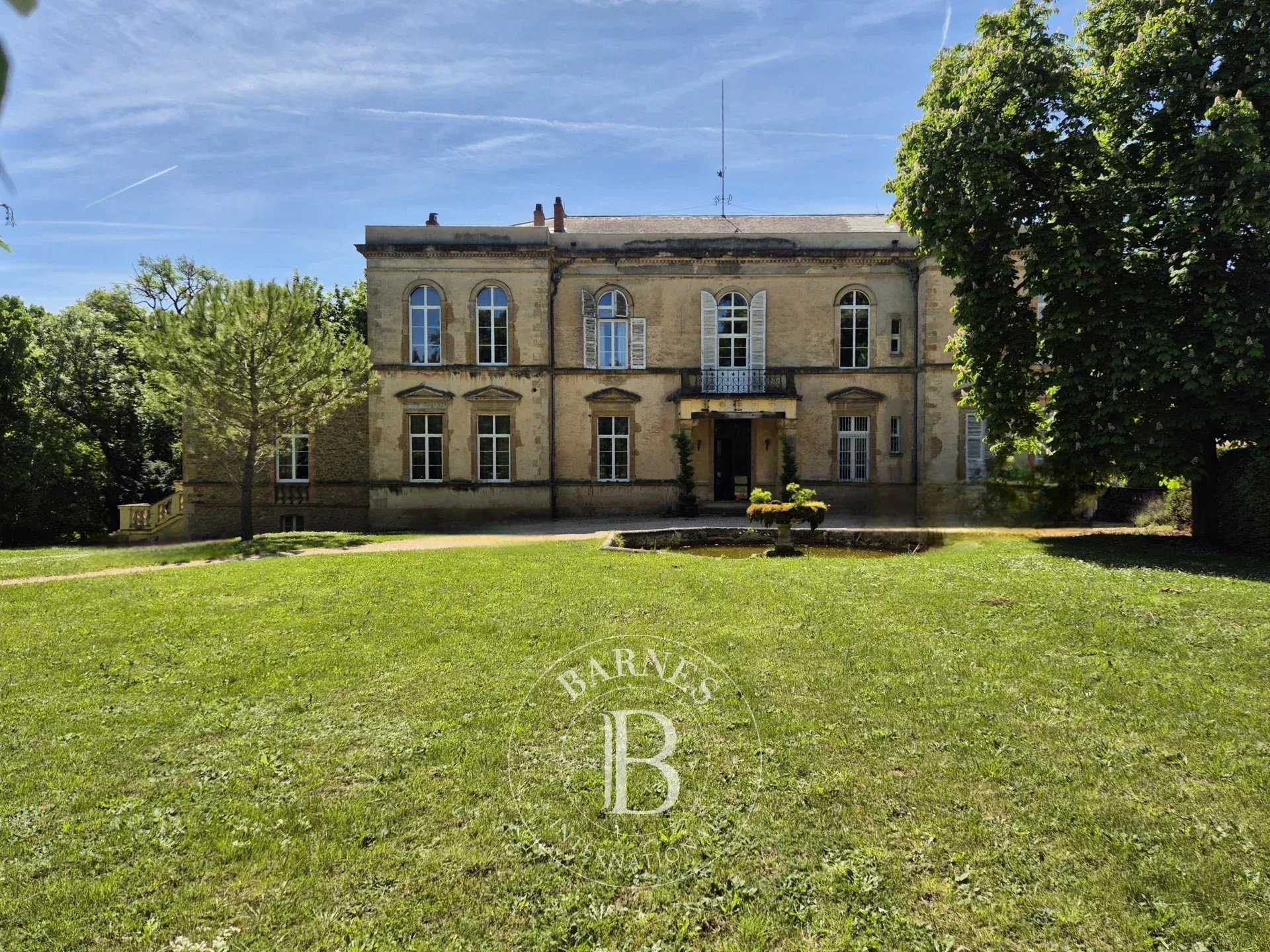 Saint-Germain-Lembron  - Château 17 Pi&egrave;ces 11 Chambres