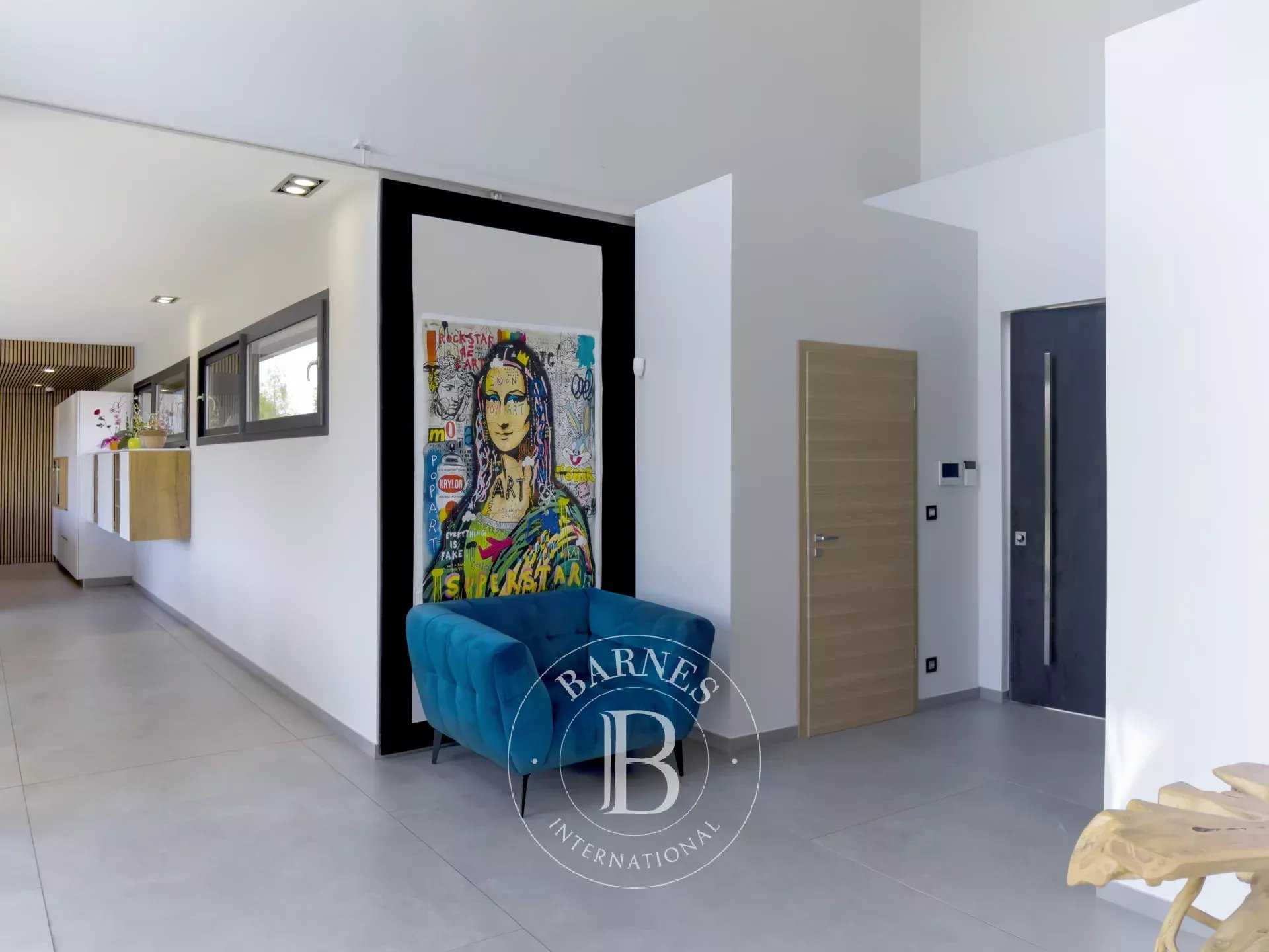 Les Abrets en Dauphiné  - Maison 13 Pièces 7 Chambres