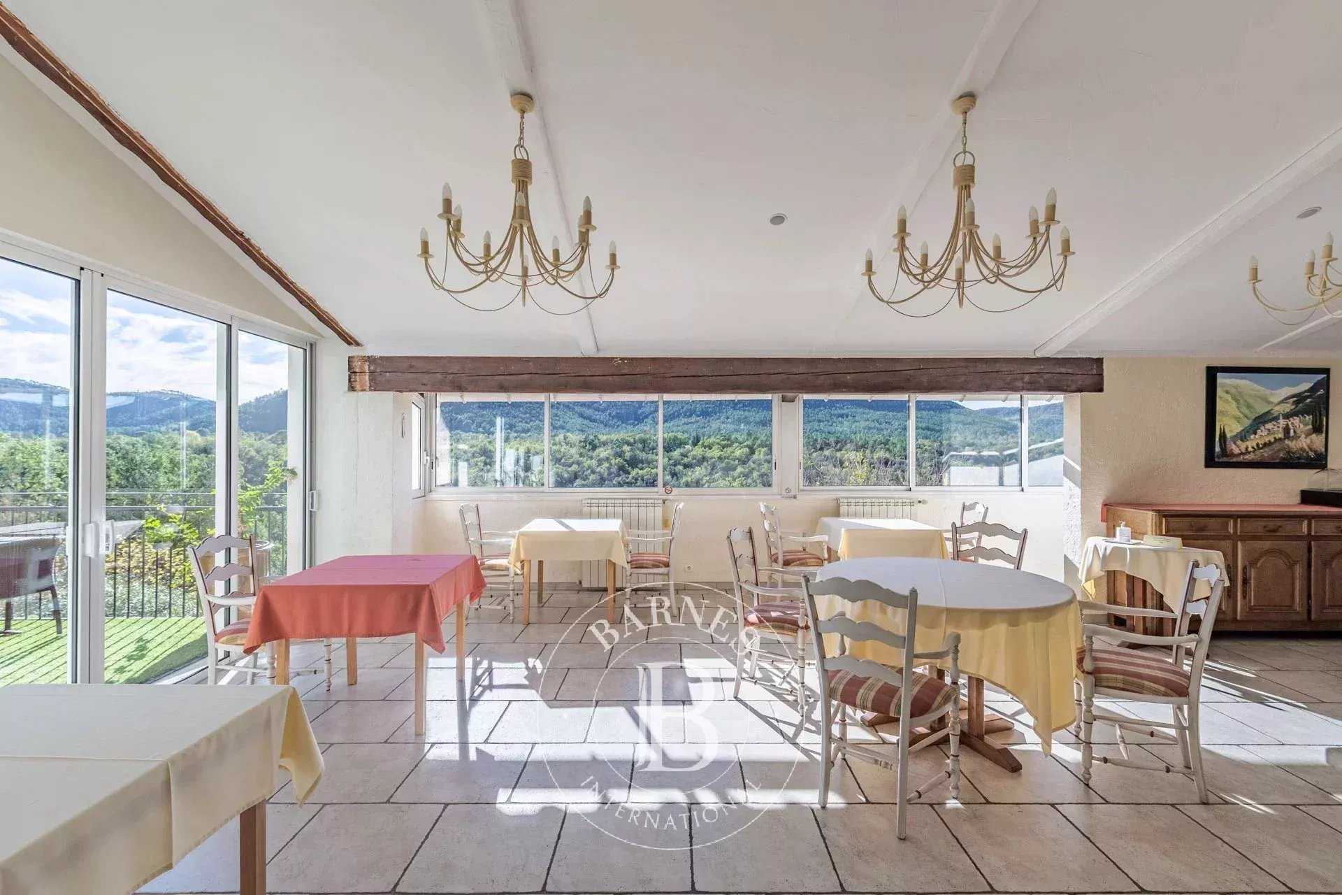 Bagnols-en-Forêt  - Maison d'hôtes 17 Pi&egrave;ces 14 Chambres