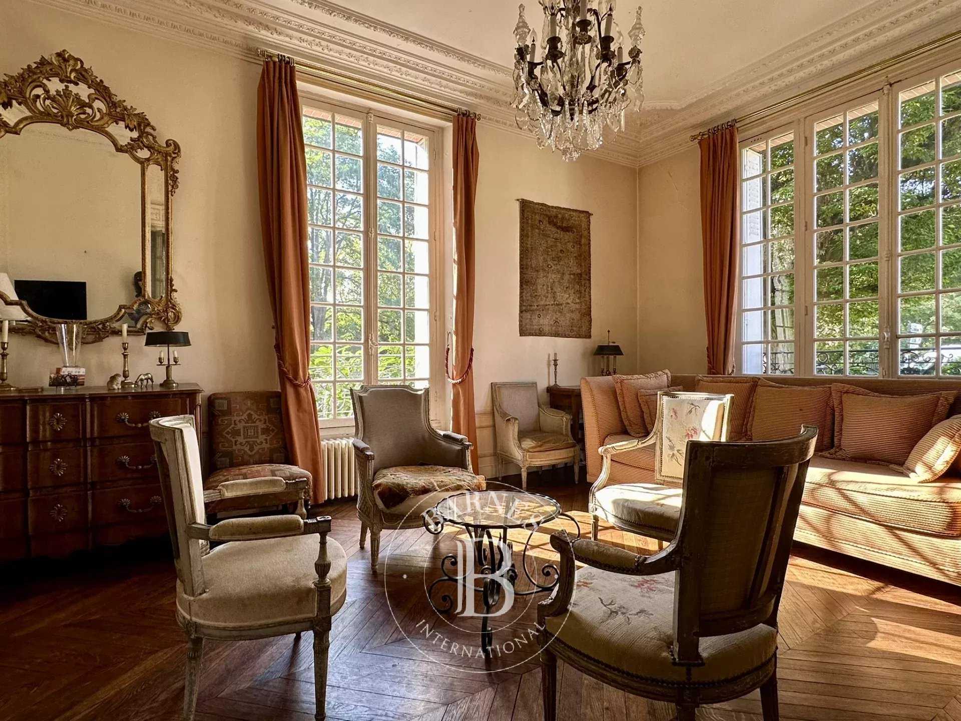 Arpajon  - Maison 9 Pi&egrave;ces 6 Chambres