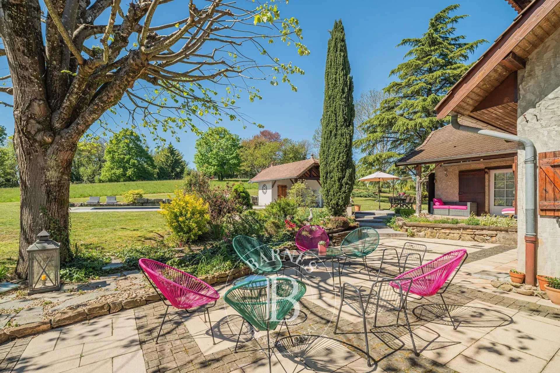Bourgoin-Jallieu  - Maison 8 Pi&egrave;ces 5 Chambres