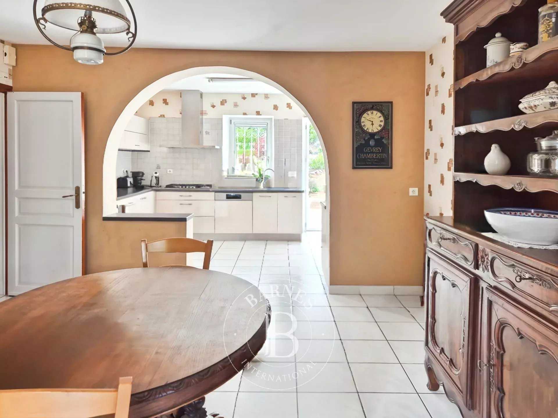 Riom  - Maison 8 Pi&egrave;ces 4 Chambres