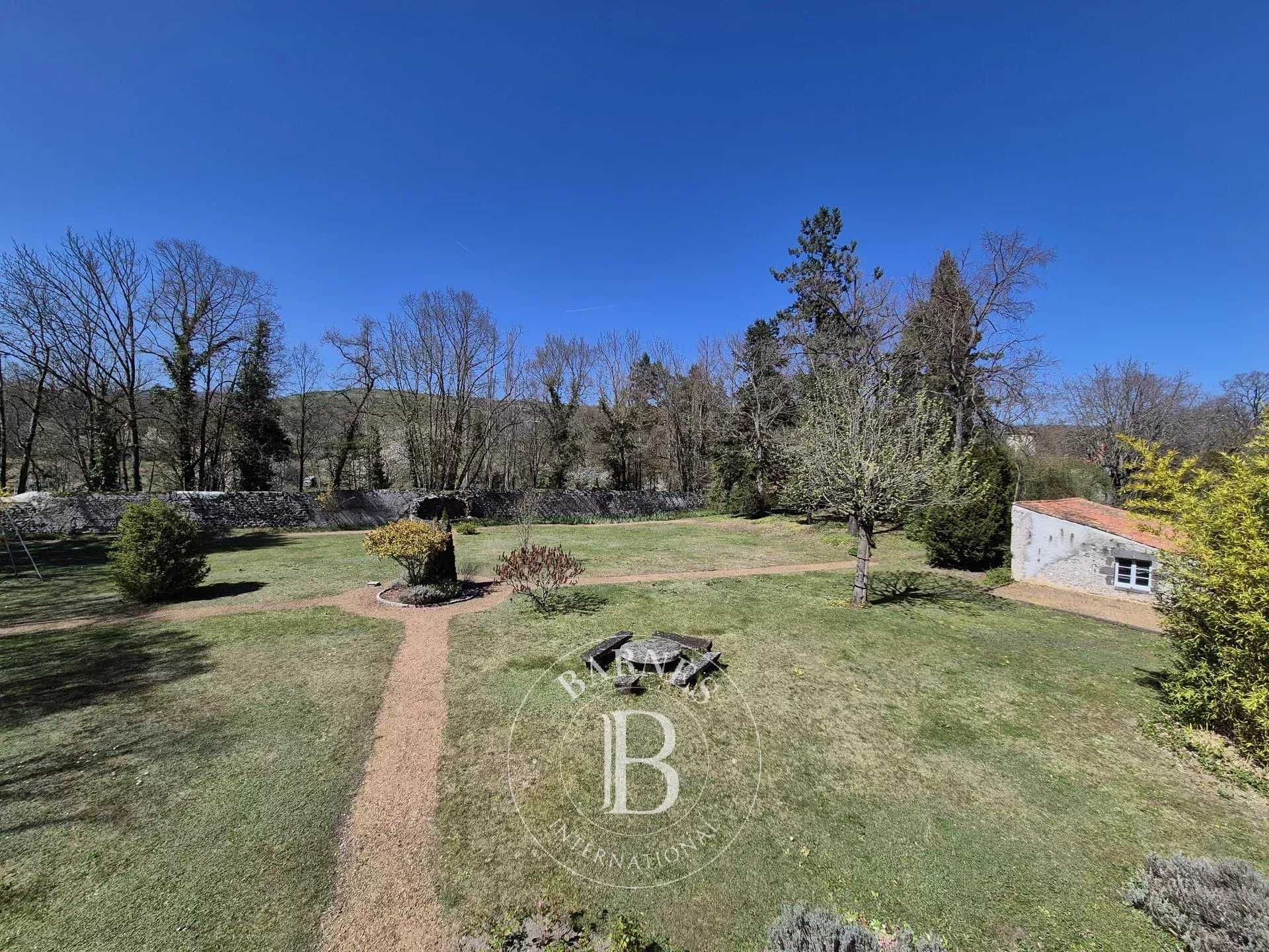 Saint-Saturnin  - Maison 9 Pièces 5 Chambres