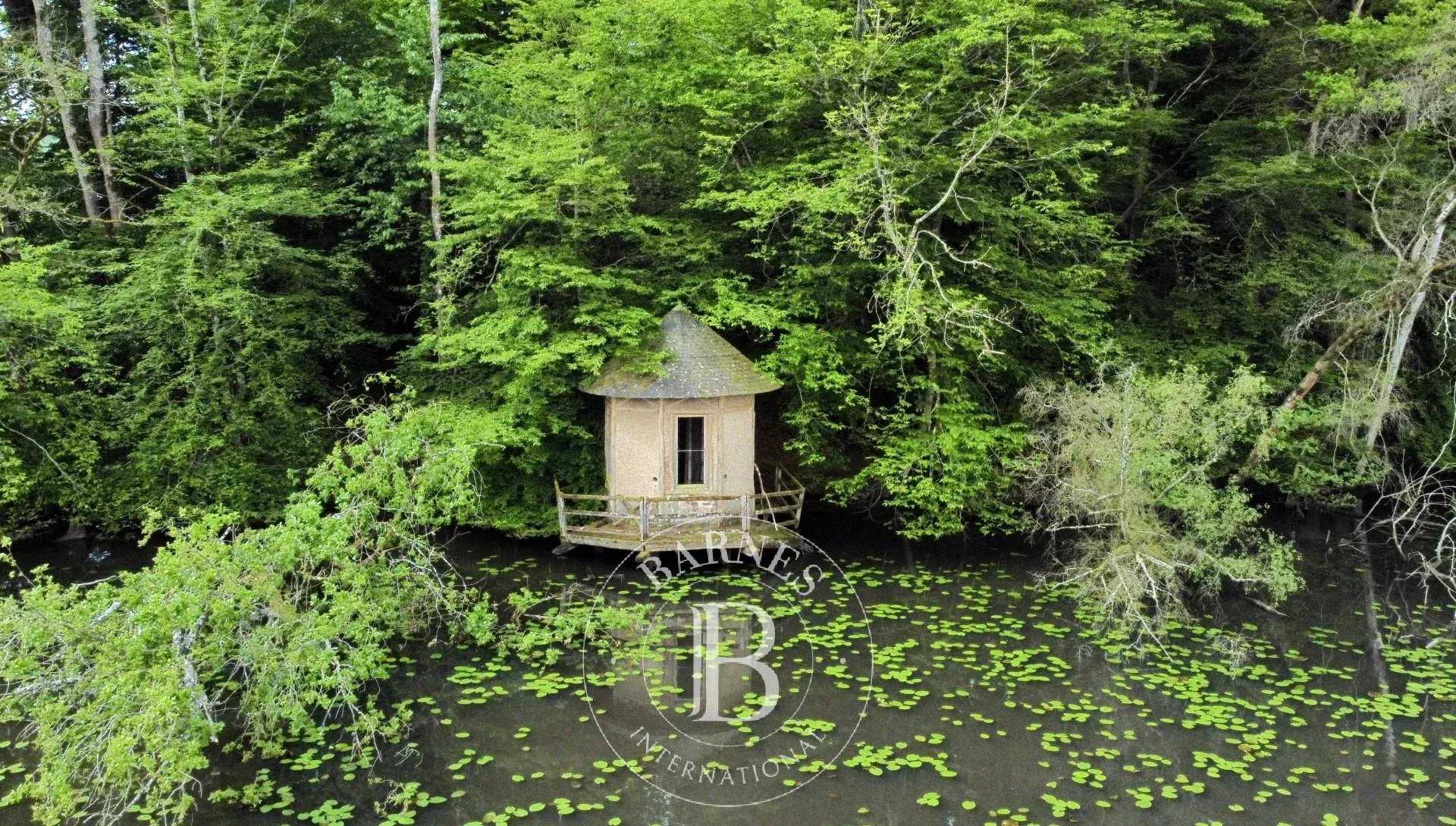 La Croix-du-Perche  - Propriété 20 Pi&egrave;ces