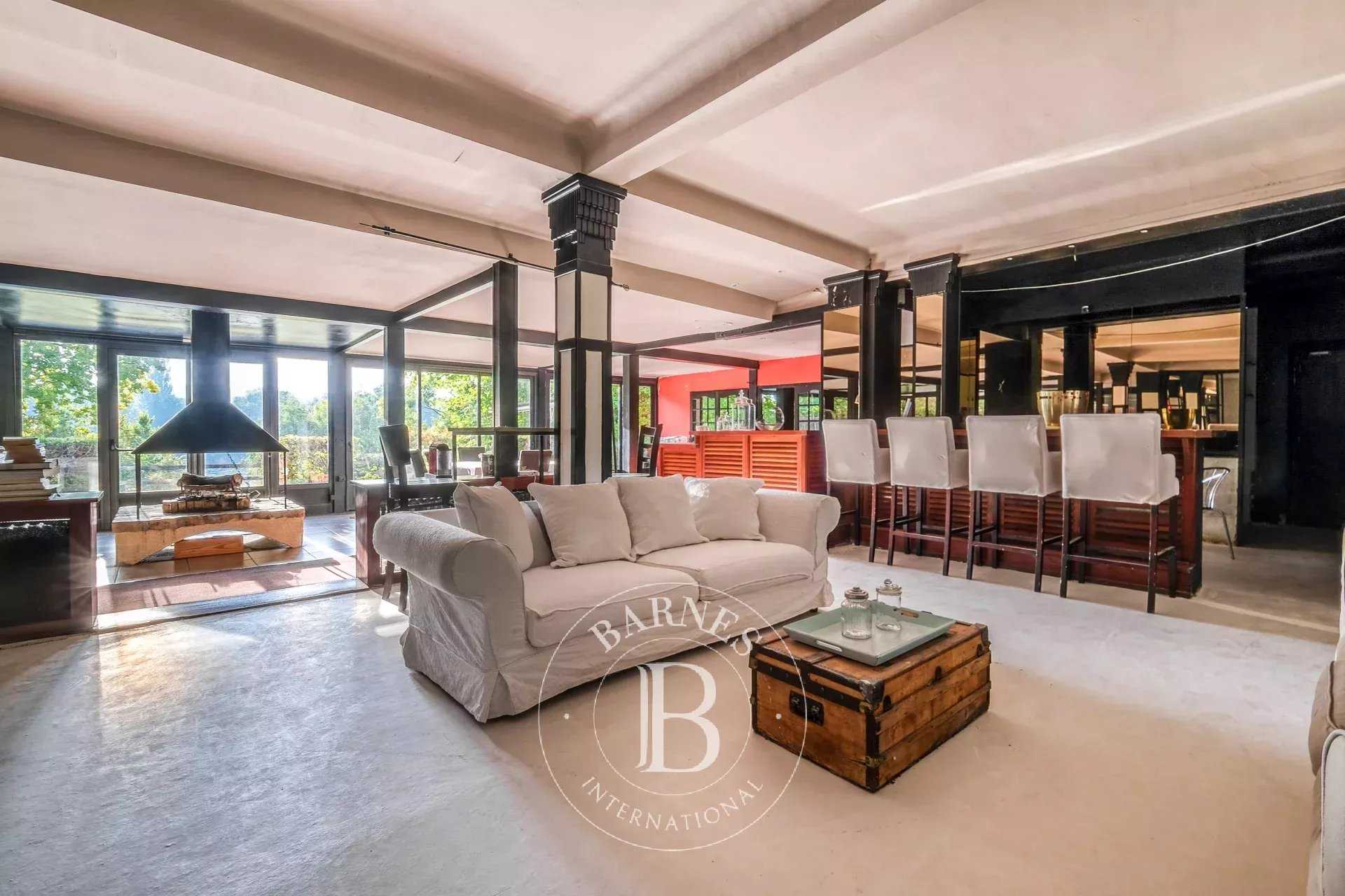 Fontainebleau  - Propriété 20 Pièces 15 Chambres