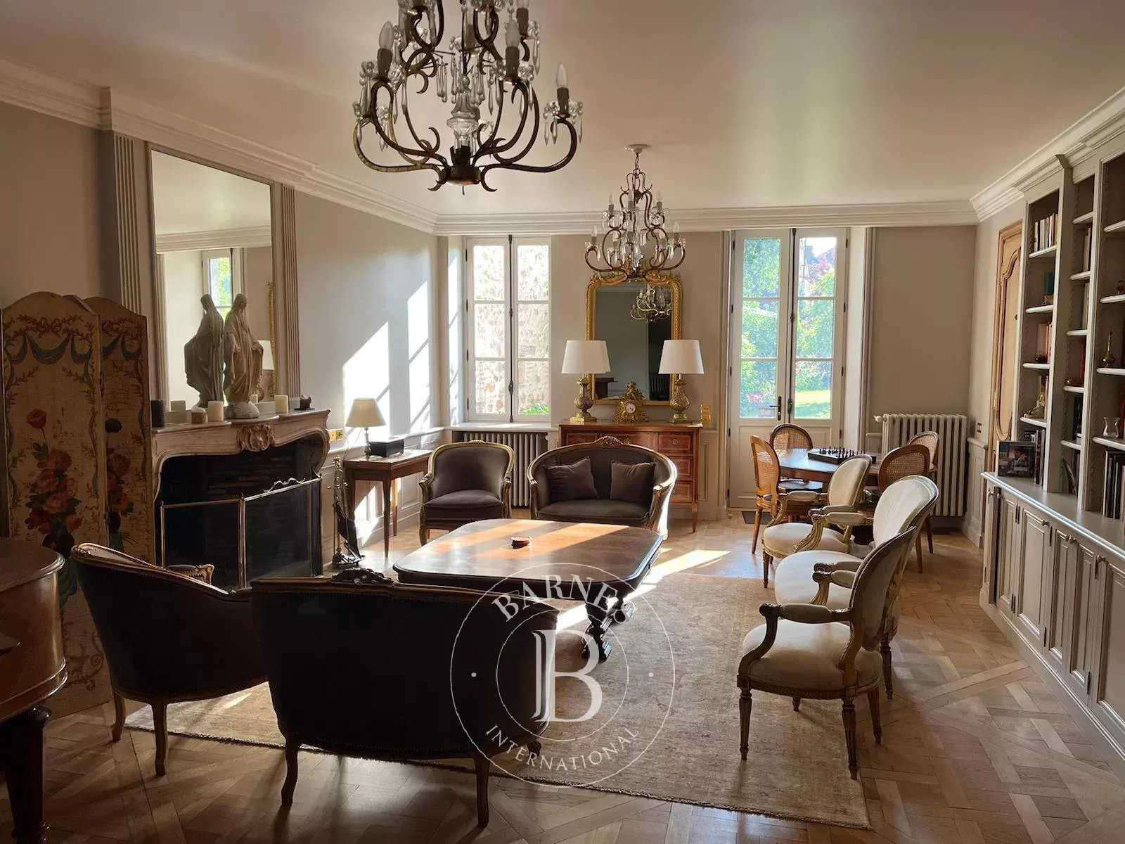 Autun  - Hôtel particulier 11 Pi&egrave;ces 8 Chambres