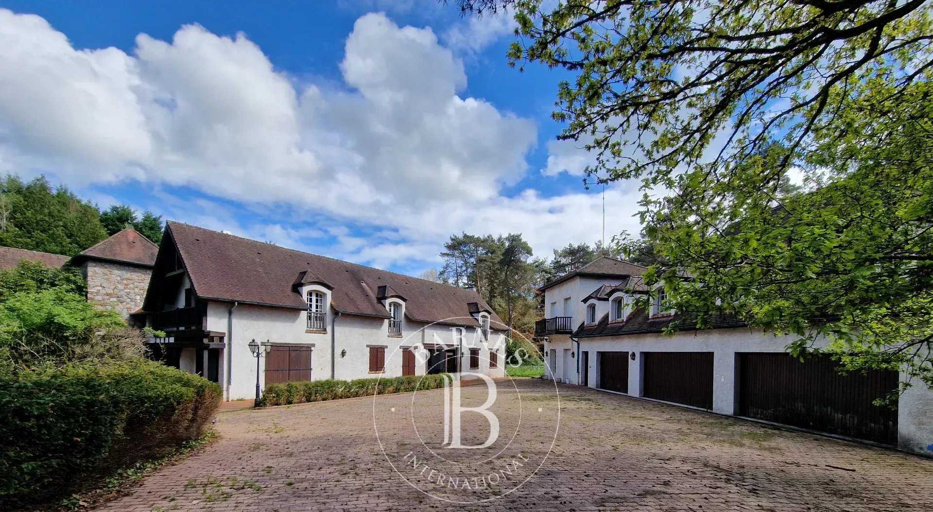 Poigny-la-Forêt  - House 11 Bedrooms