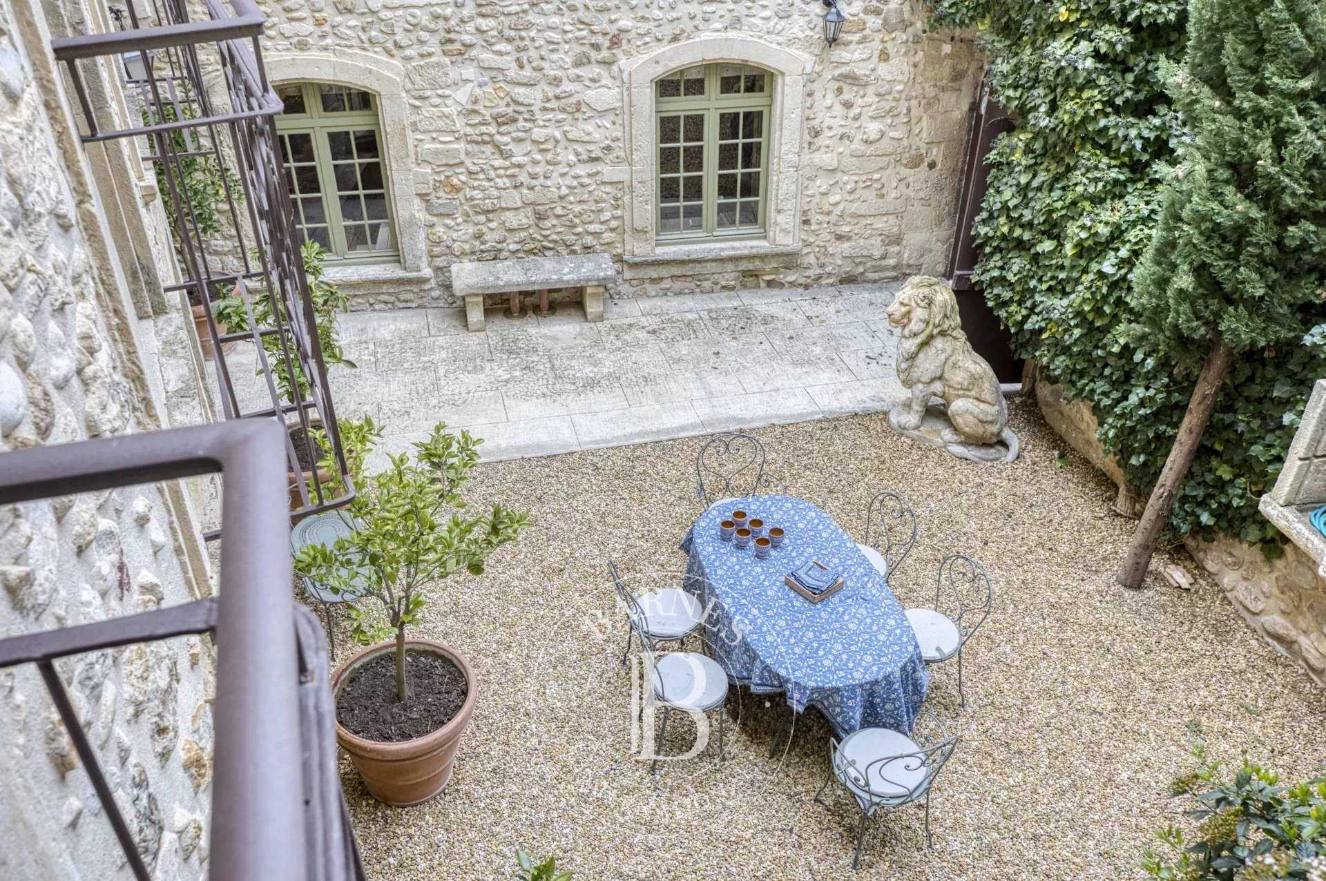 Grignan  - Maison 27 Pi&egrave;ces 8 Chambres