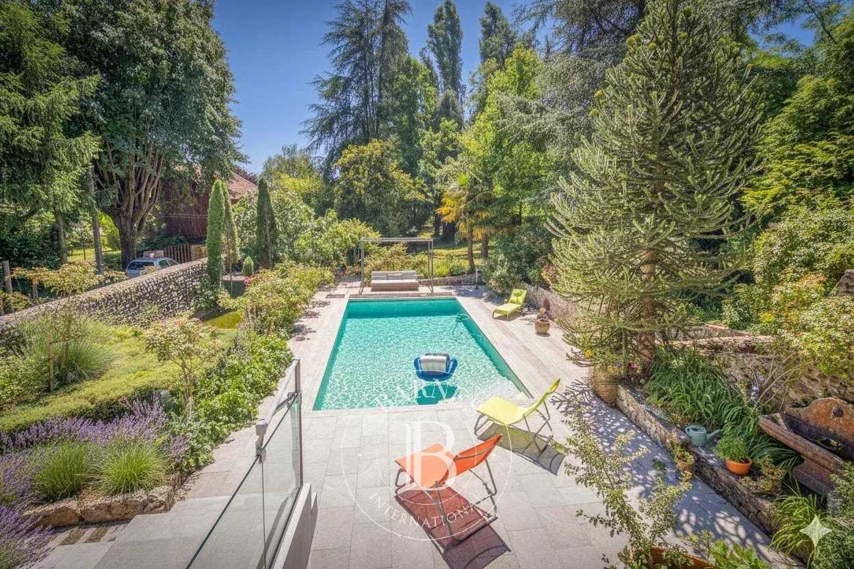 Voiron  - Propriété 7 Pièces 4 Chambres