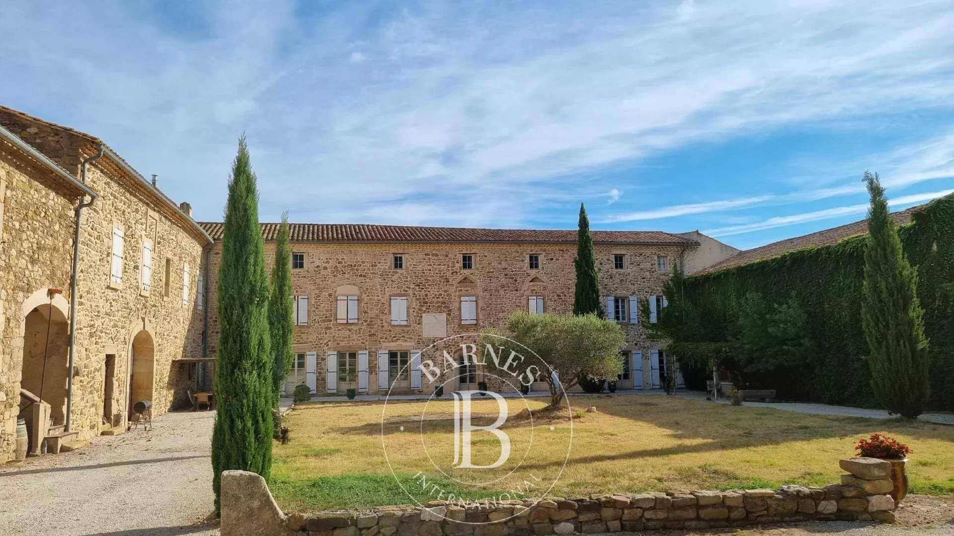 Thézan-des-Corbières  - Propriété viticole 38 Pièces