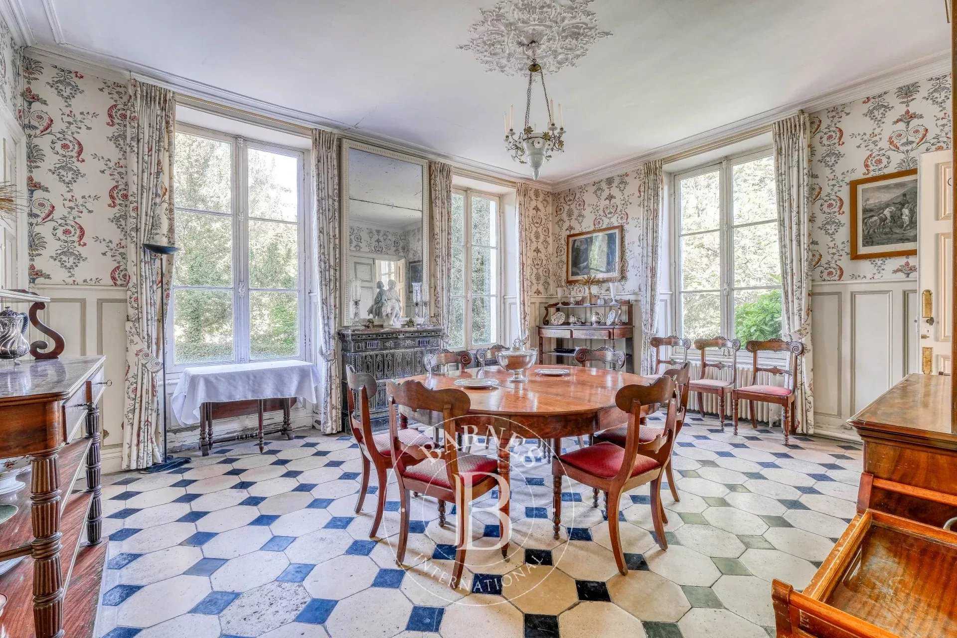 Noisy-sur-Oise  - Manoir 