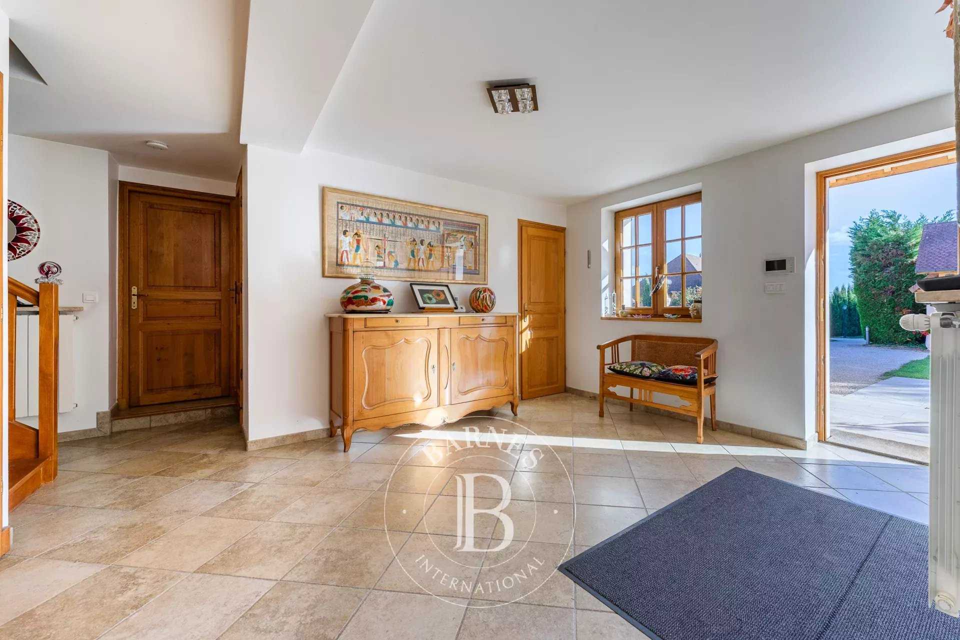 La Chapelle-de-la-Tour  - Maison 10 Pi&egrave;ces 9 Chambres