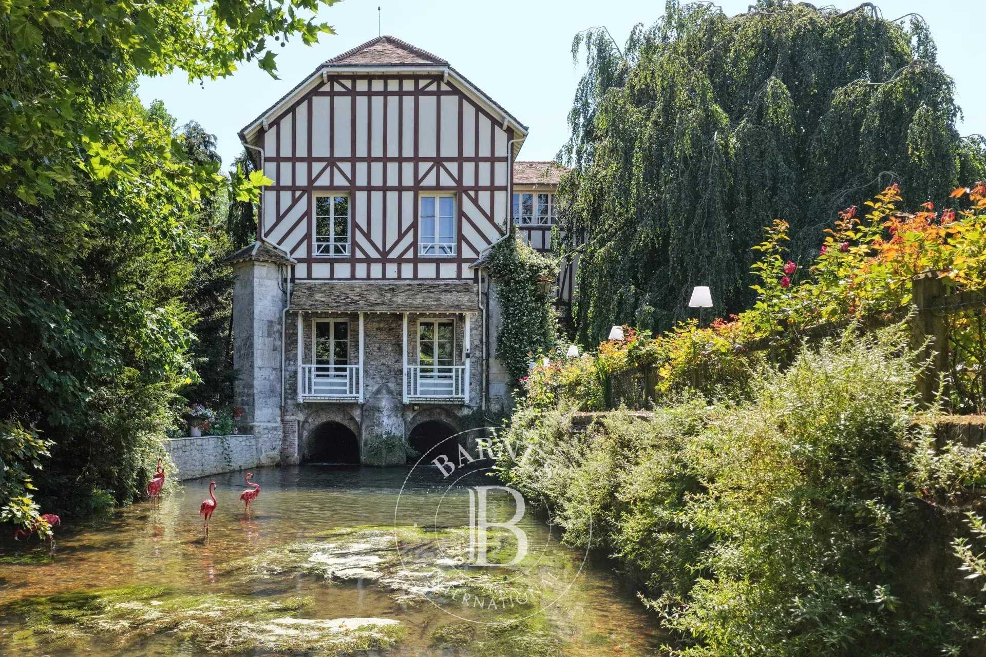 Anet  - Maison 14 Pi&egrave;ces 7 Chambres