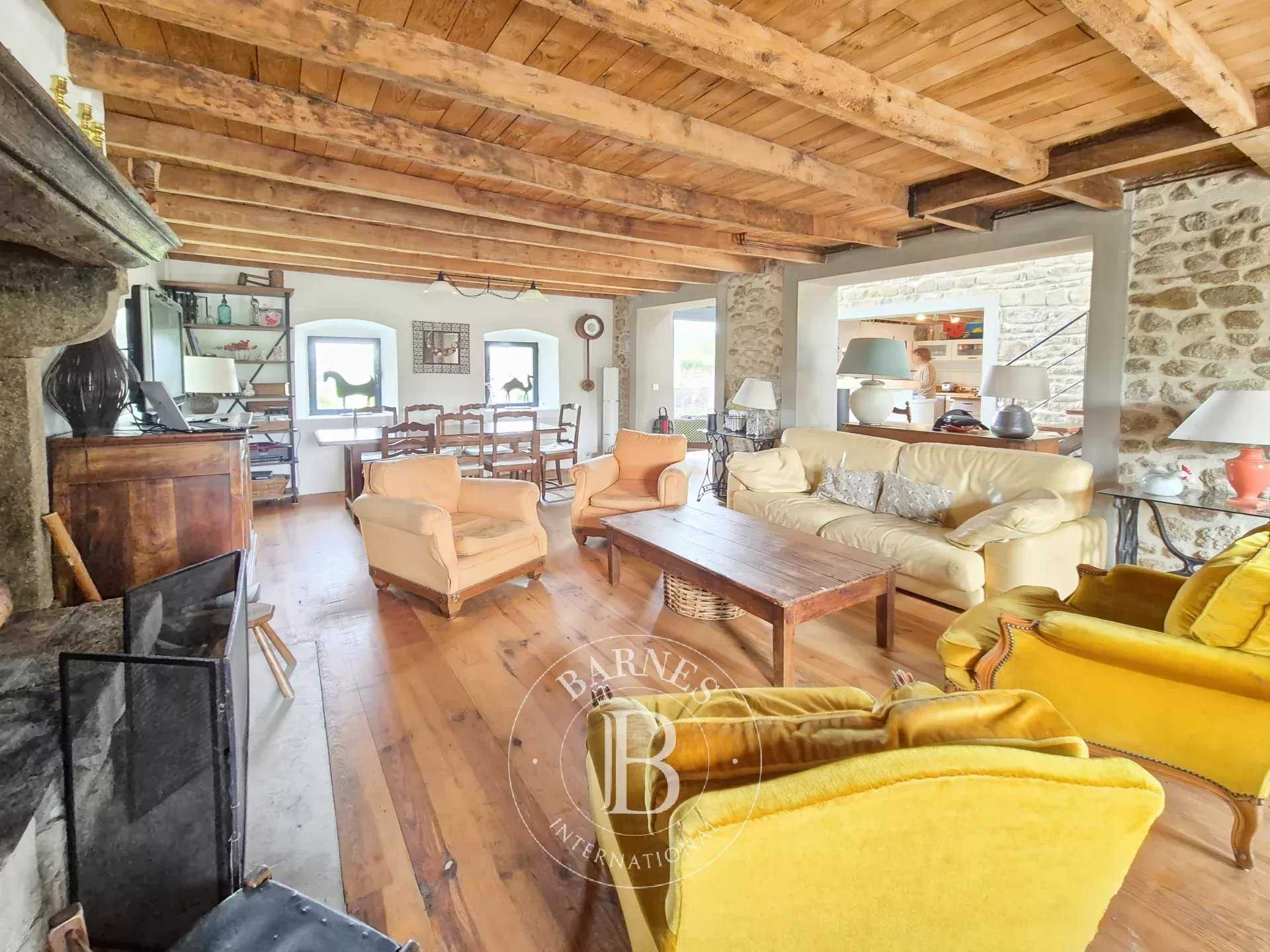 Domaize  - Maison 15 Pi&egrave;ces 5 Chambres