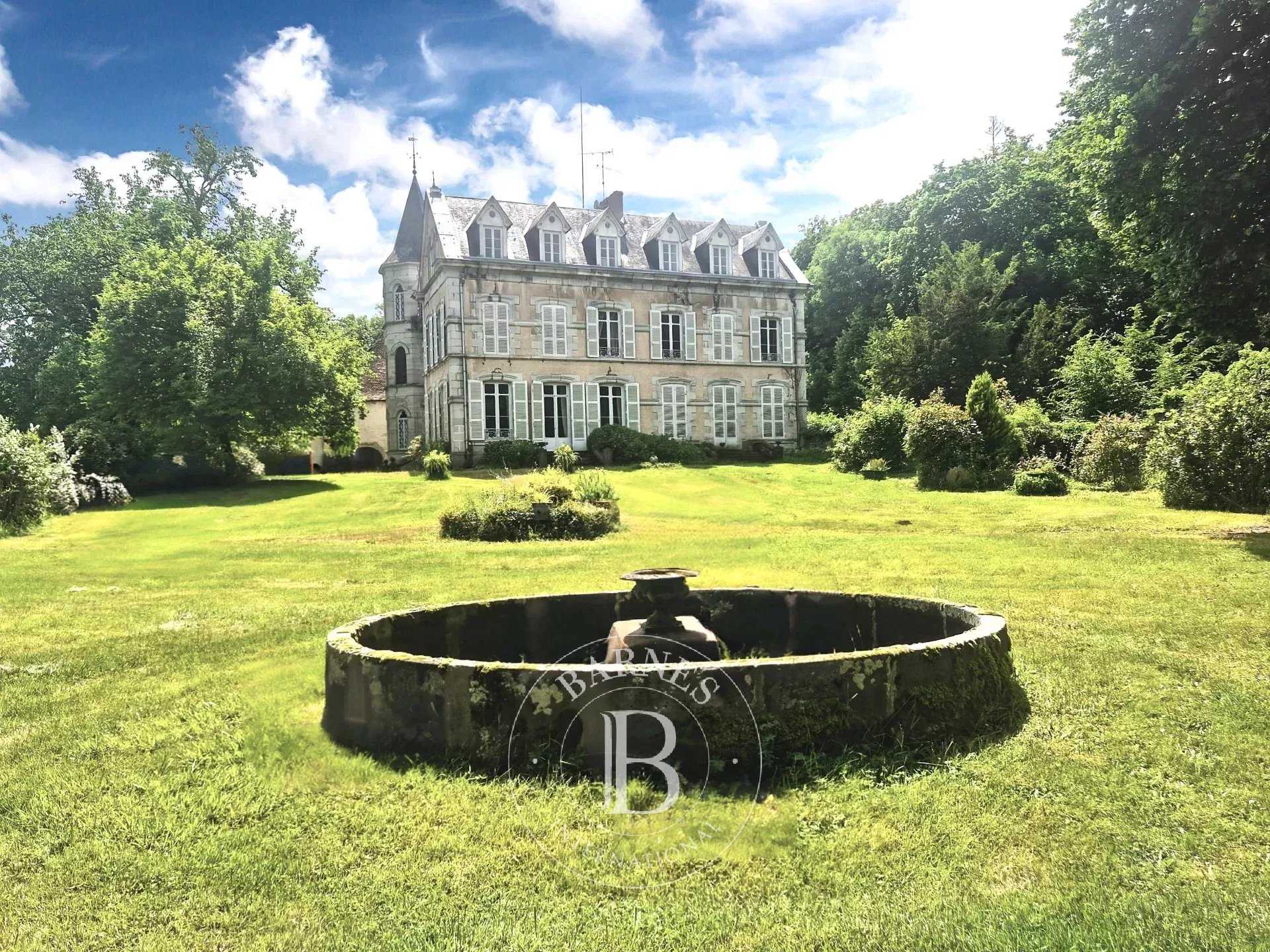 Néronde-sur-Dore  - Propriété 14 Pi&egrave;ces 9 Chambres