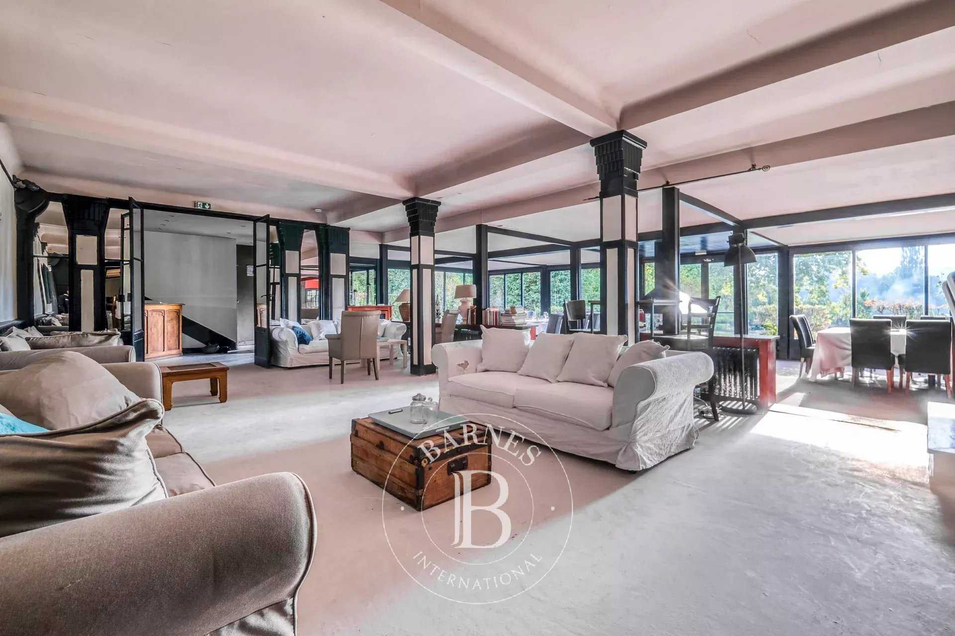 Fontainebleau  - Propriété 20 Pièces 15 Chambres