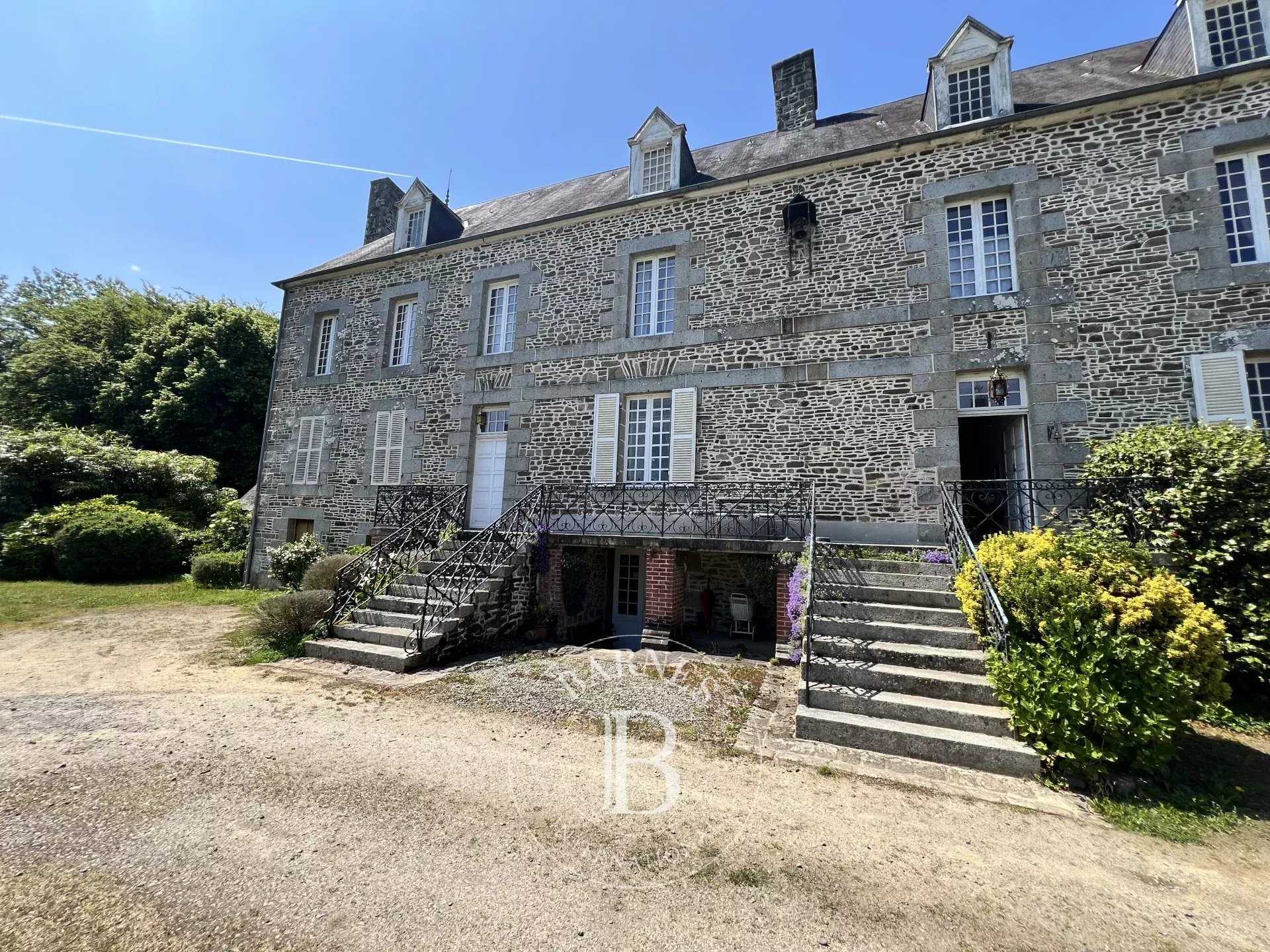 Isigny-le-Buat  - Château 18 Pièces
