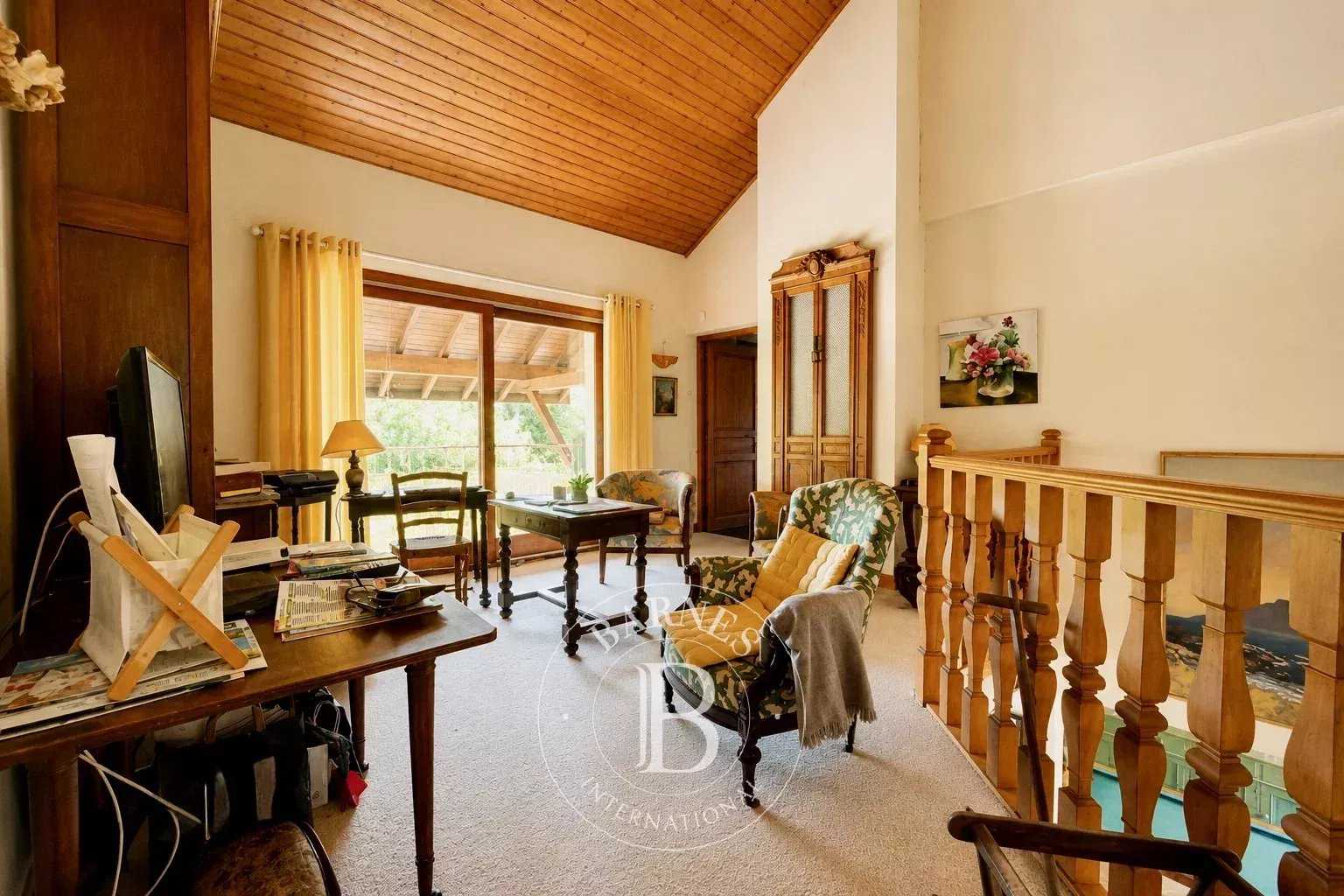 Belley  - Maison 7 Pi&egrave;ces 4 Chambres