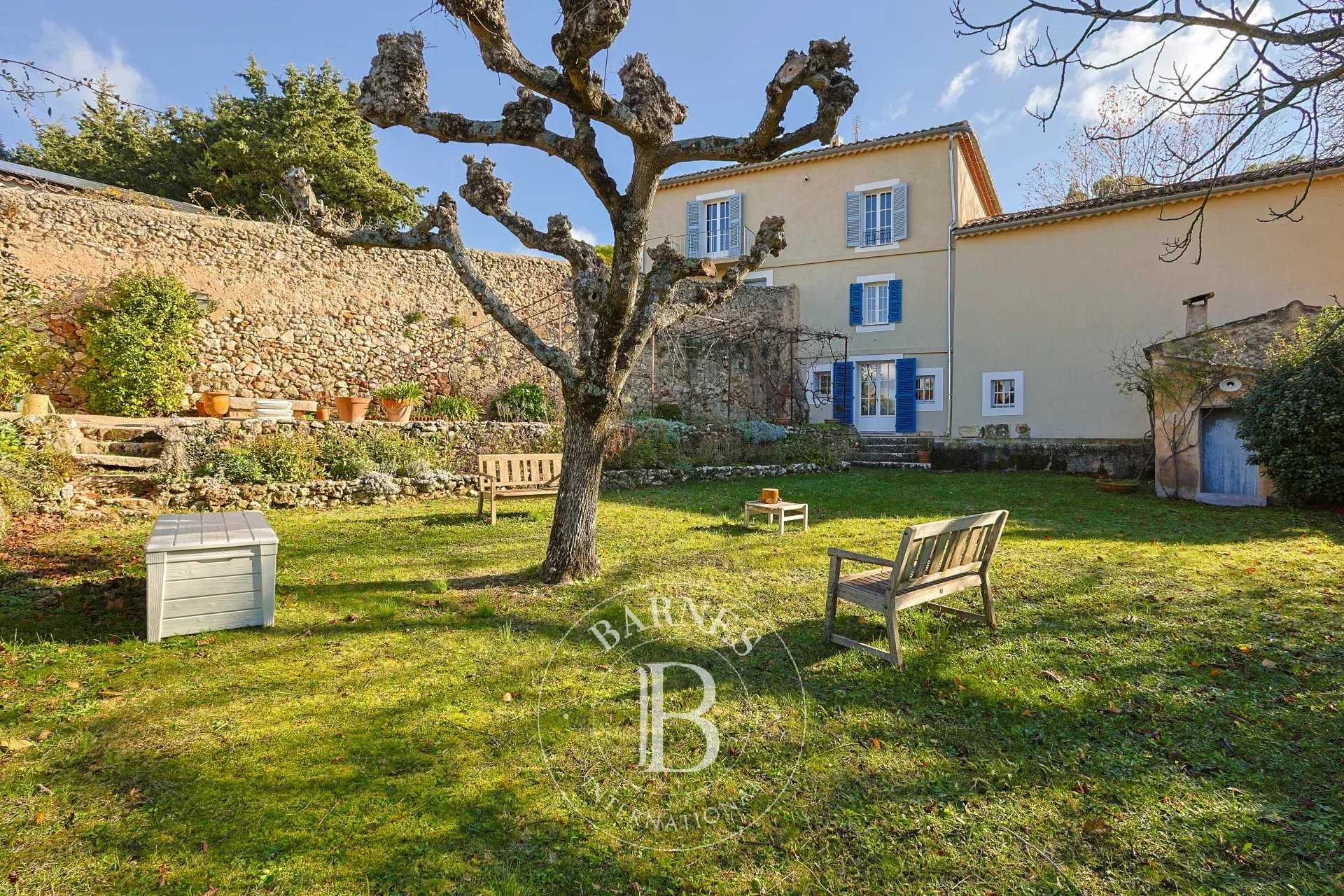 Aups  - Propriété 19 Pi&egrave;ces 11 Chambres