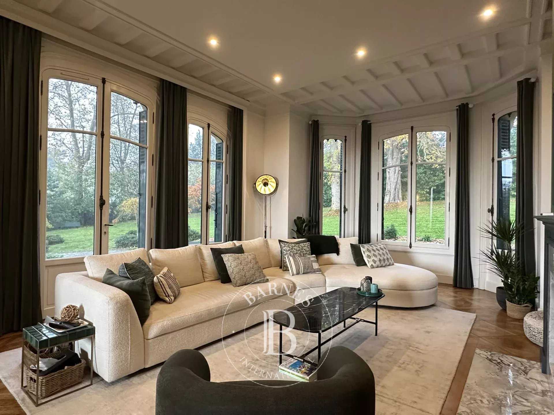 Yerres  - Maison 12 Pi&egrave;ces 7 Chambres