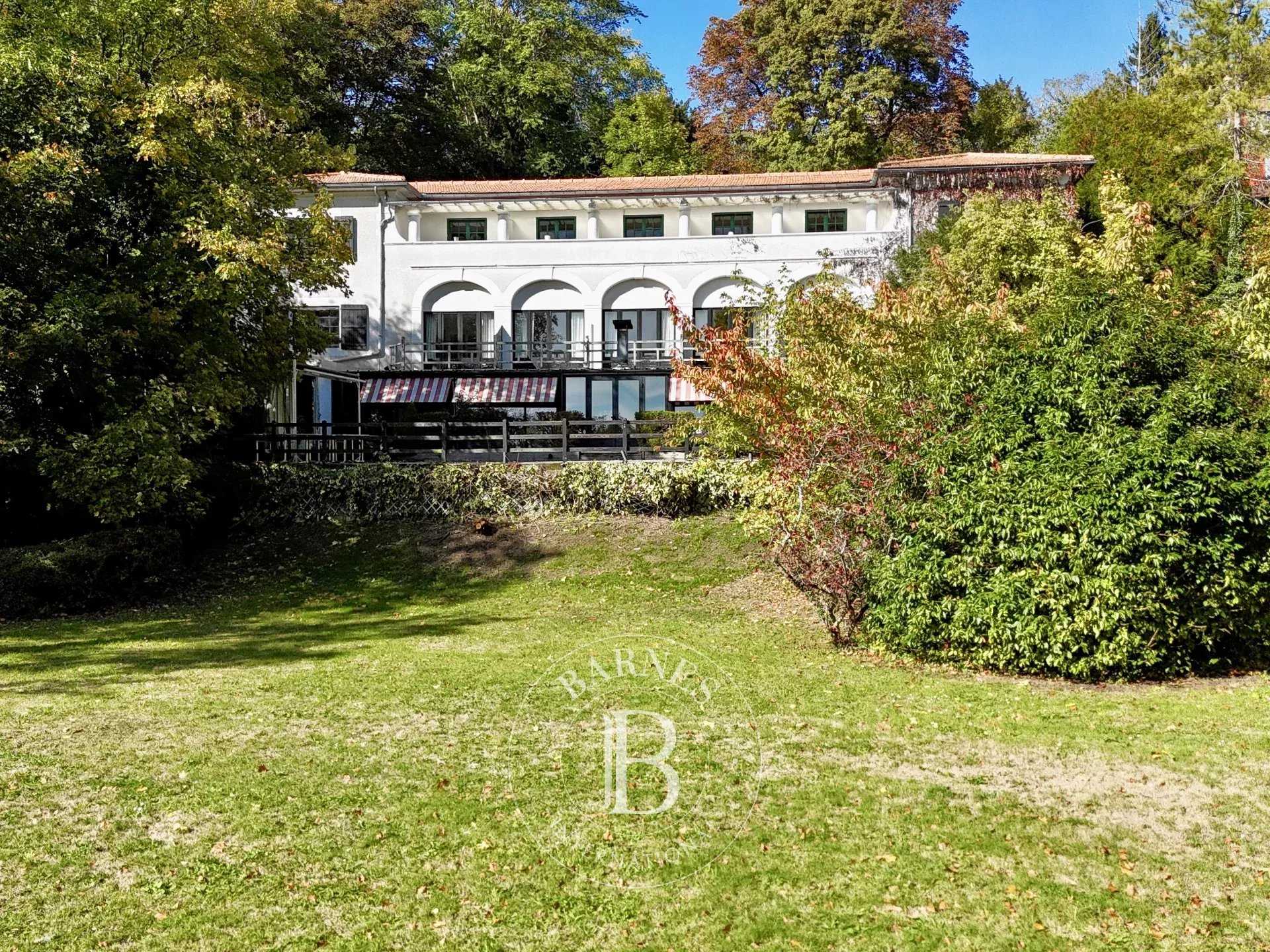 Fontainebleau  - Propriété 20 Pièces 15 Chambres