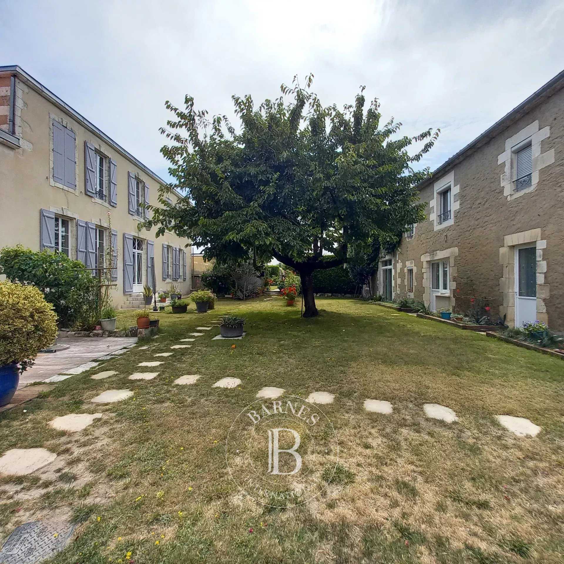 La Rochelle  - House 7 Bedrooms