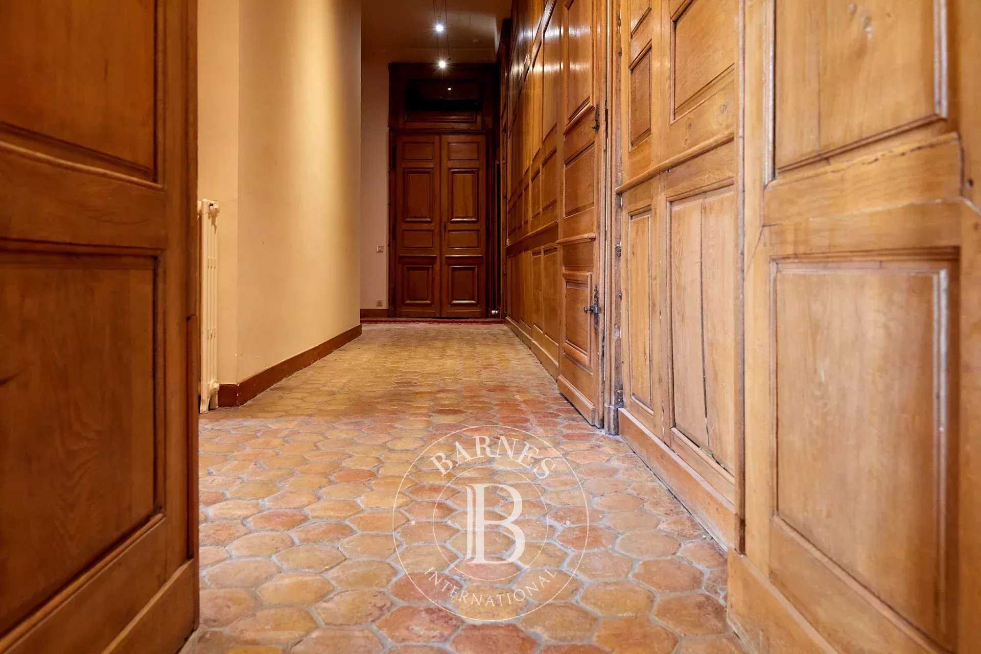 Beaune  - Palacete 18 Cuartos 5 Habitaciones