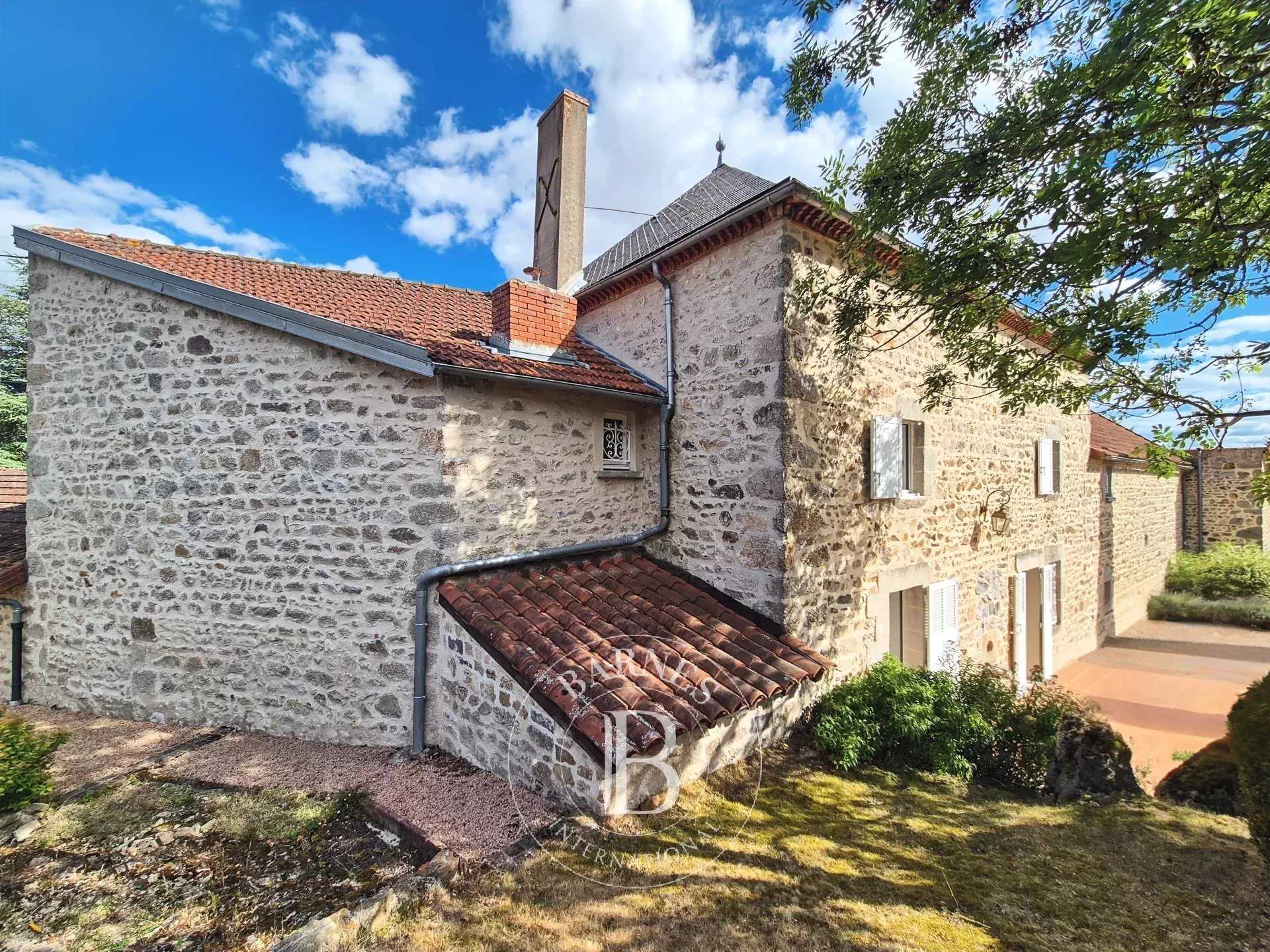 Riom  - Maison 8 Pi&egrave;ces 4 Chambres