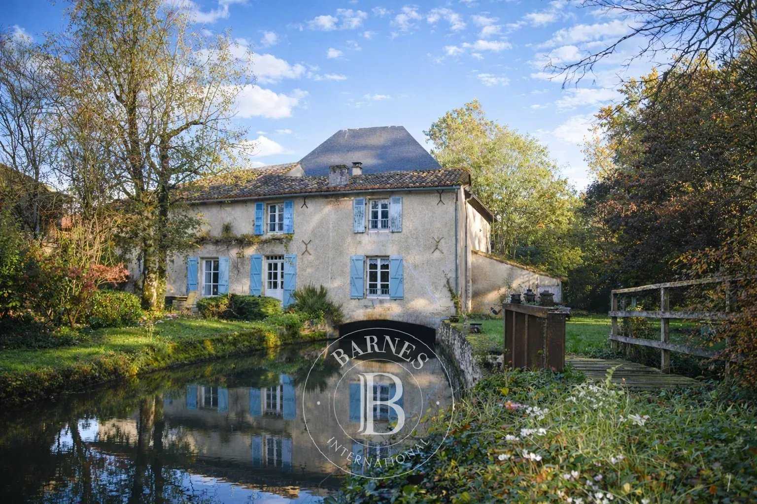 Poitiers  - Maison 9 Pi&egrave;ces 5 Chambres