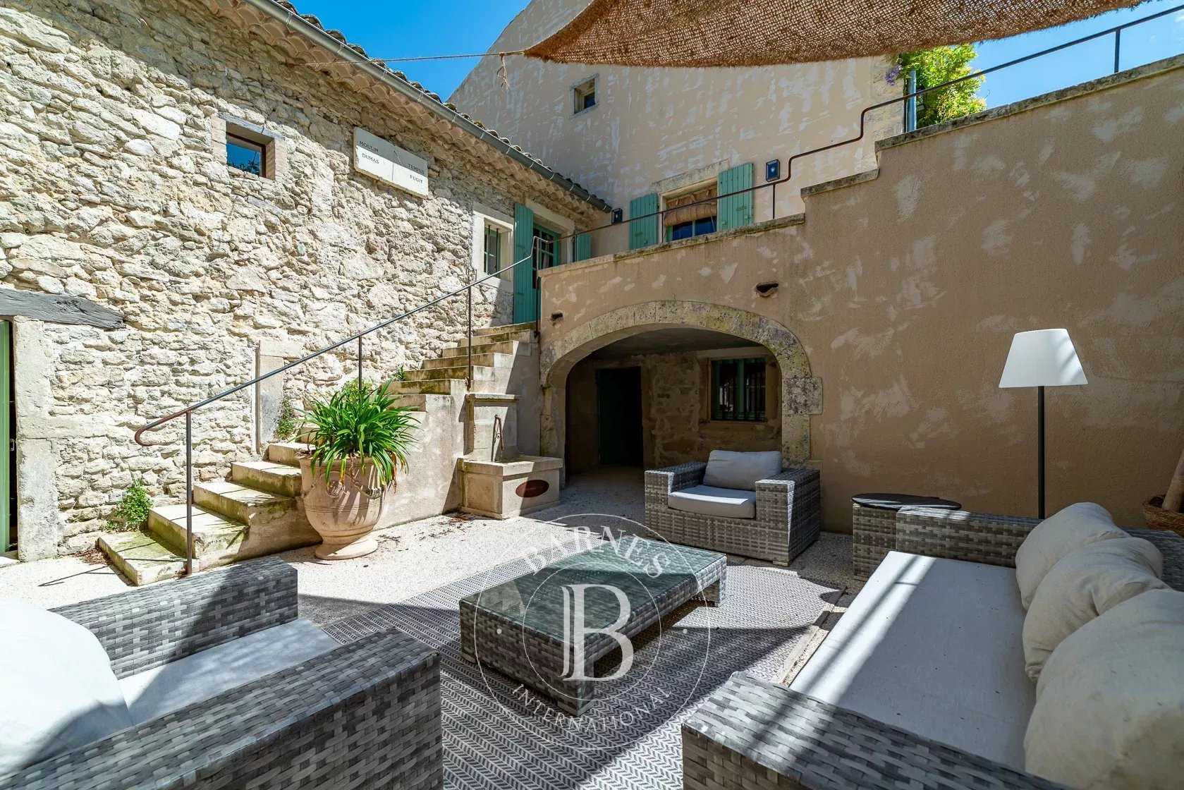 Grignan  - Property 8 Bedrooms