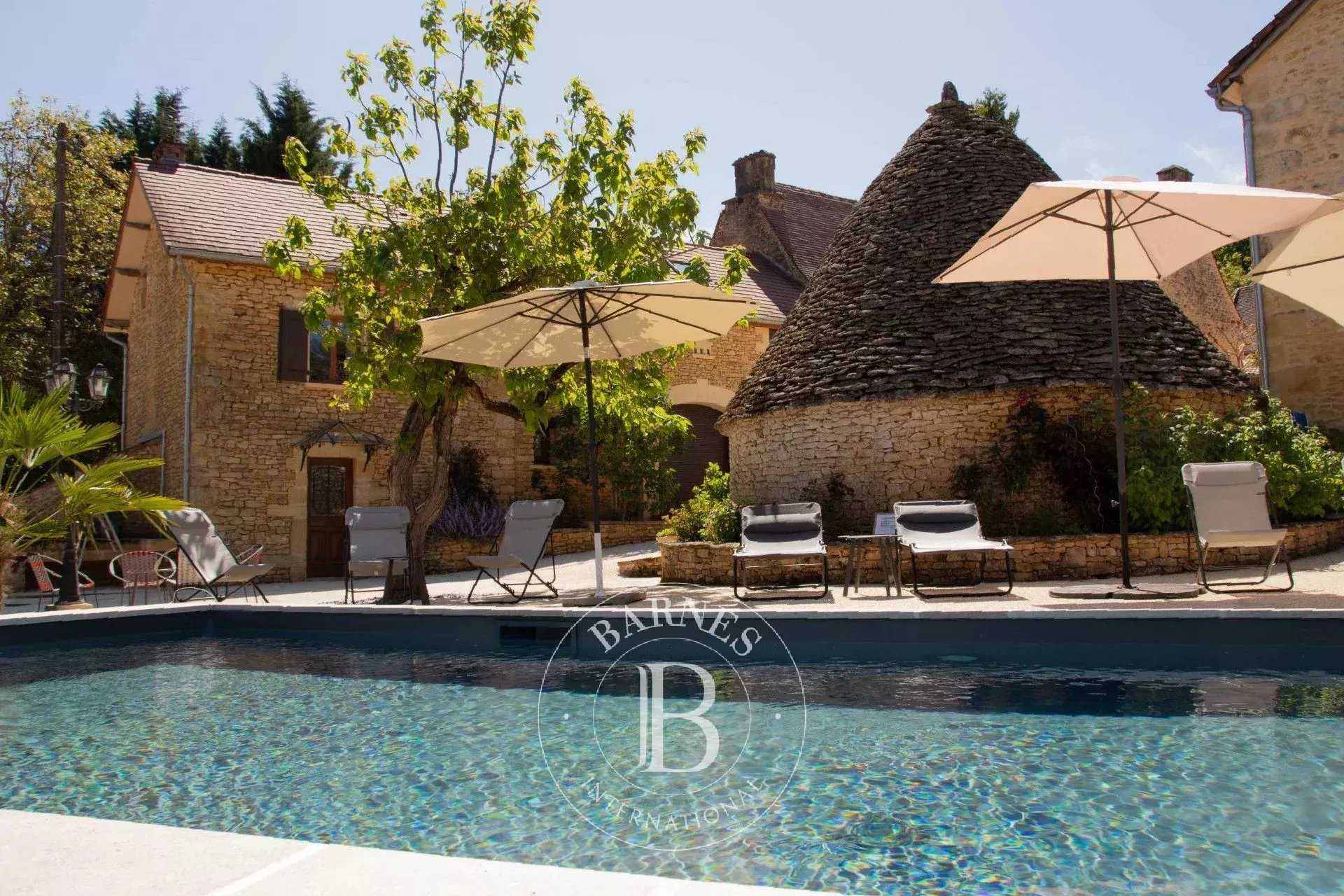 Marquay  - Propriété 26 Pièces 11 Chambres