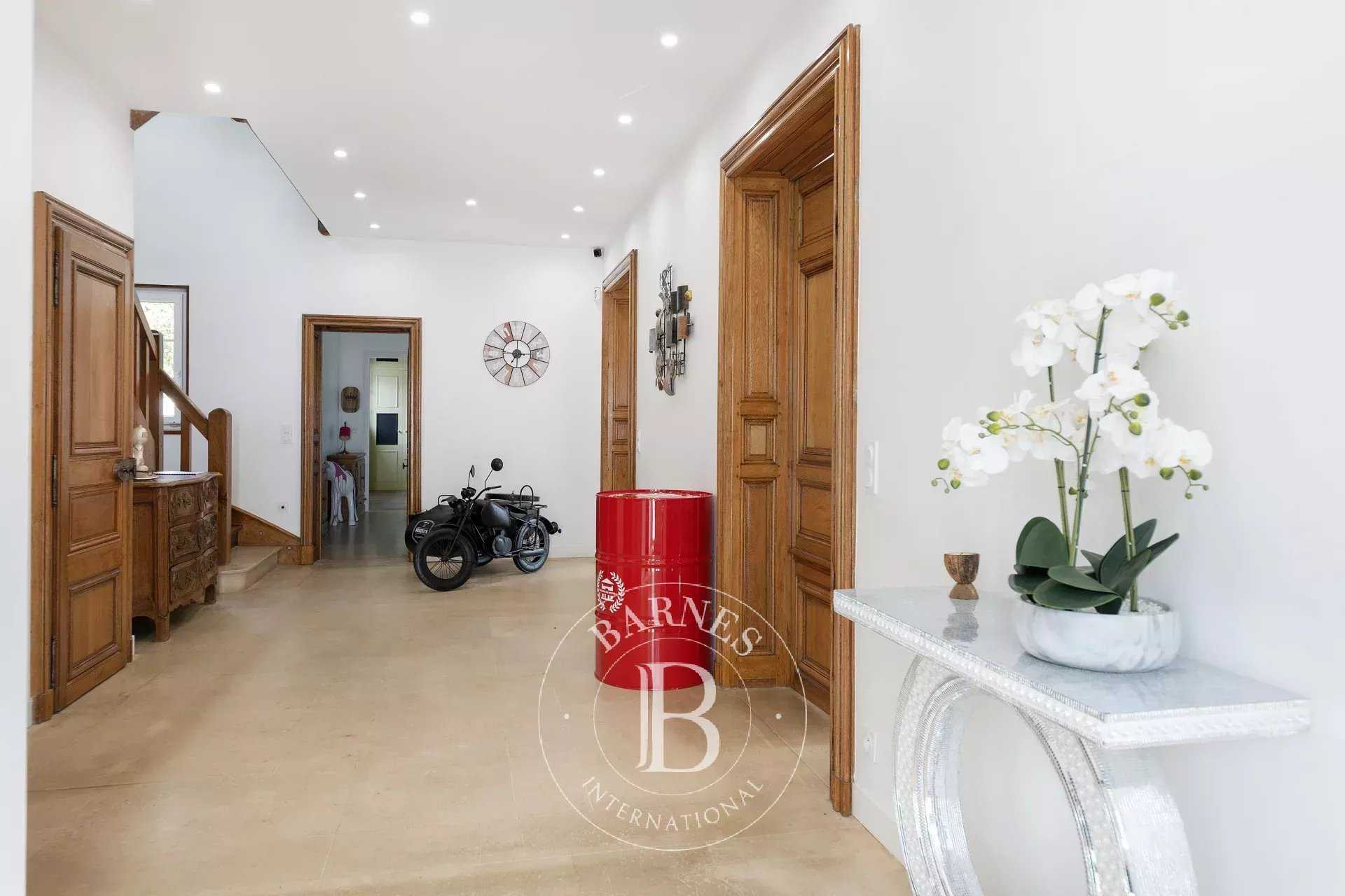 Champcueil  - Property 13 Bedrooms