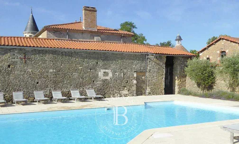 Mareuil-sur-Lay-Dissais  - Castle 16 Bedrooms