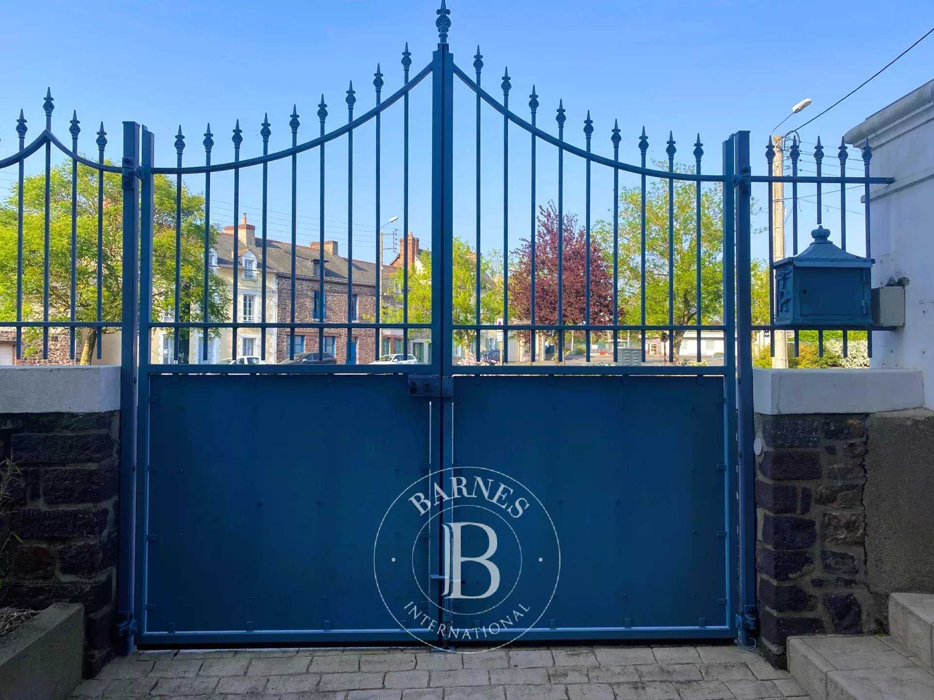 Montfort-sur-Meu  - House 5 Bedrooms