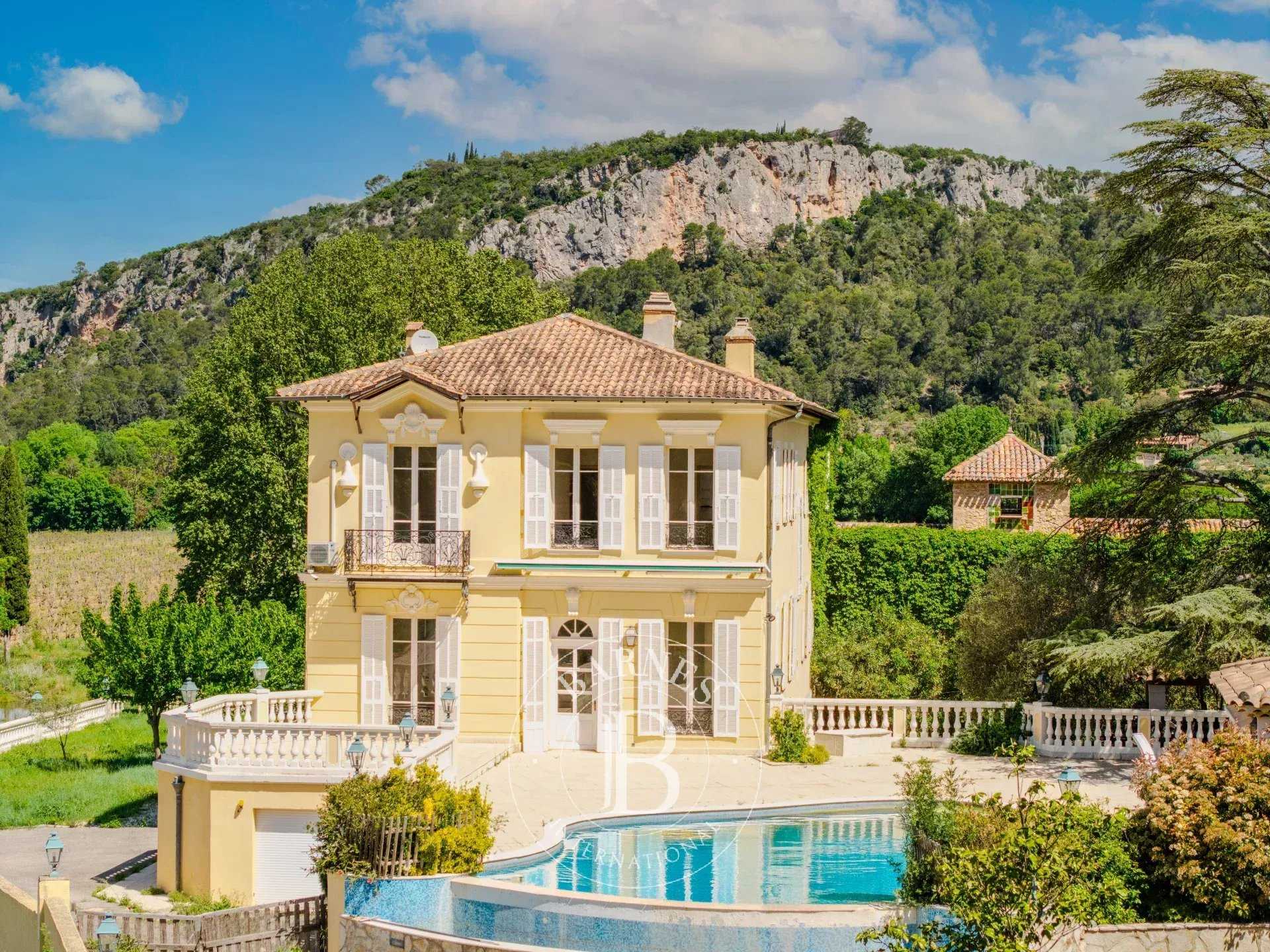 Cabasse  - Propriété viticole 10 Pièces