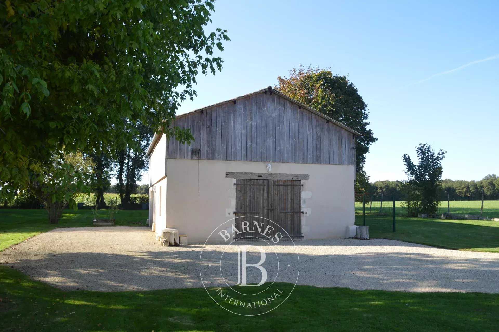 Poitiers  - Manoir 10 Pi&egrave;ces 6 Chambres