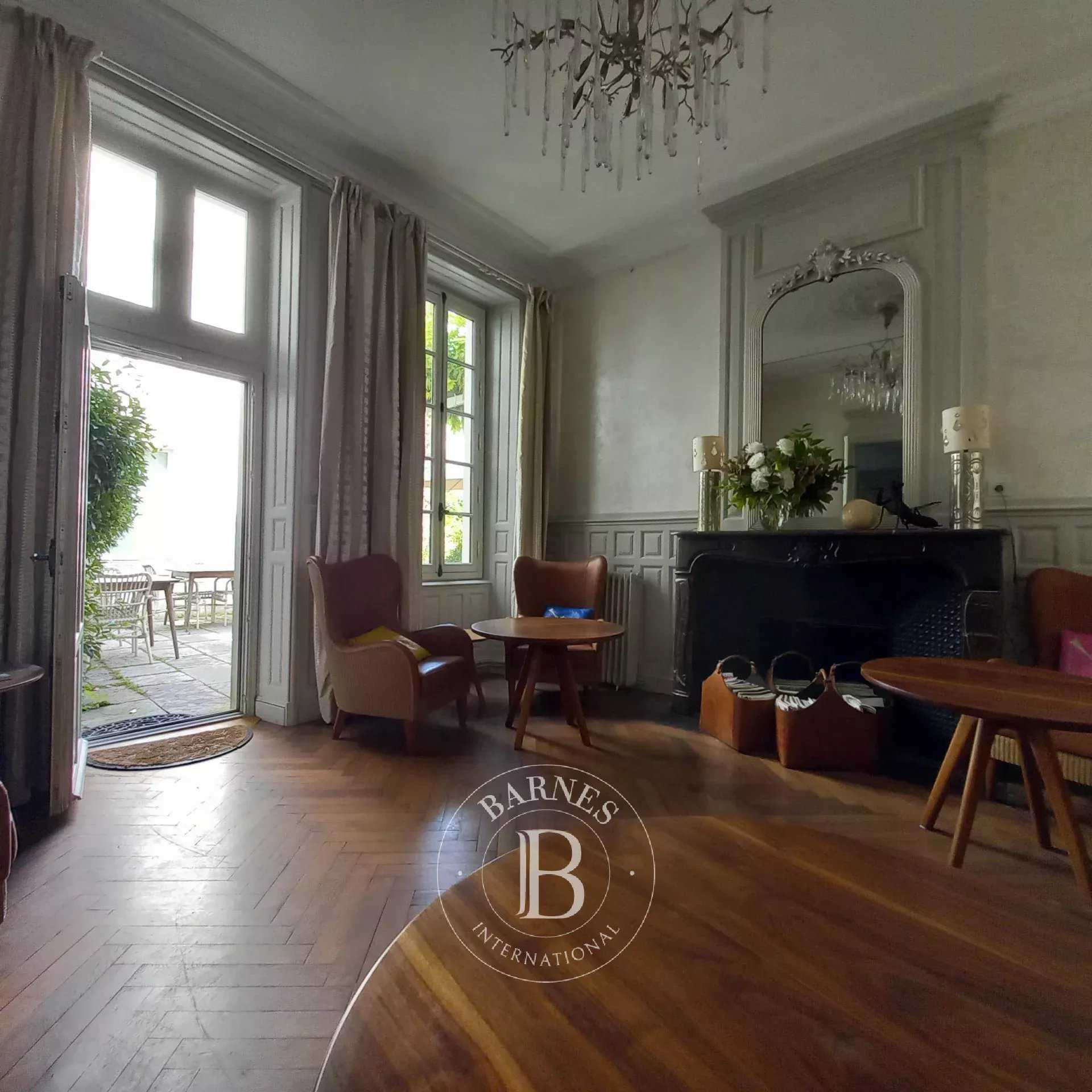La Rochelle  - House 9 Bedrooms