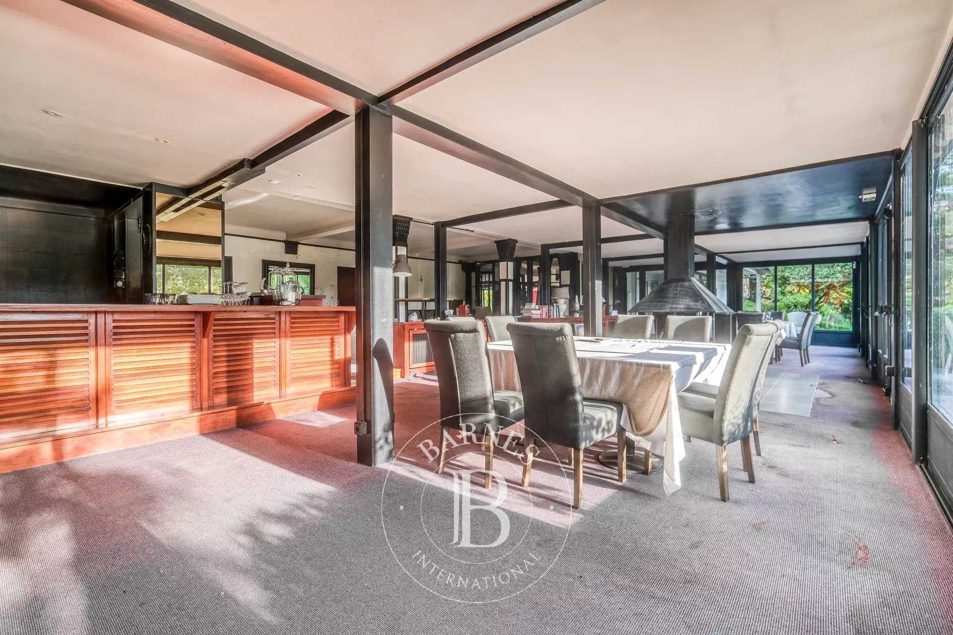 Fontainebleau  - Propriété 20 Pièces 15 Chambres