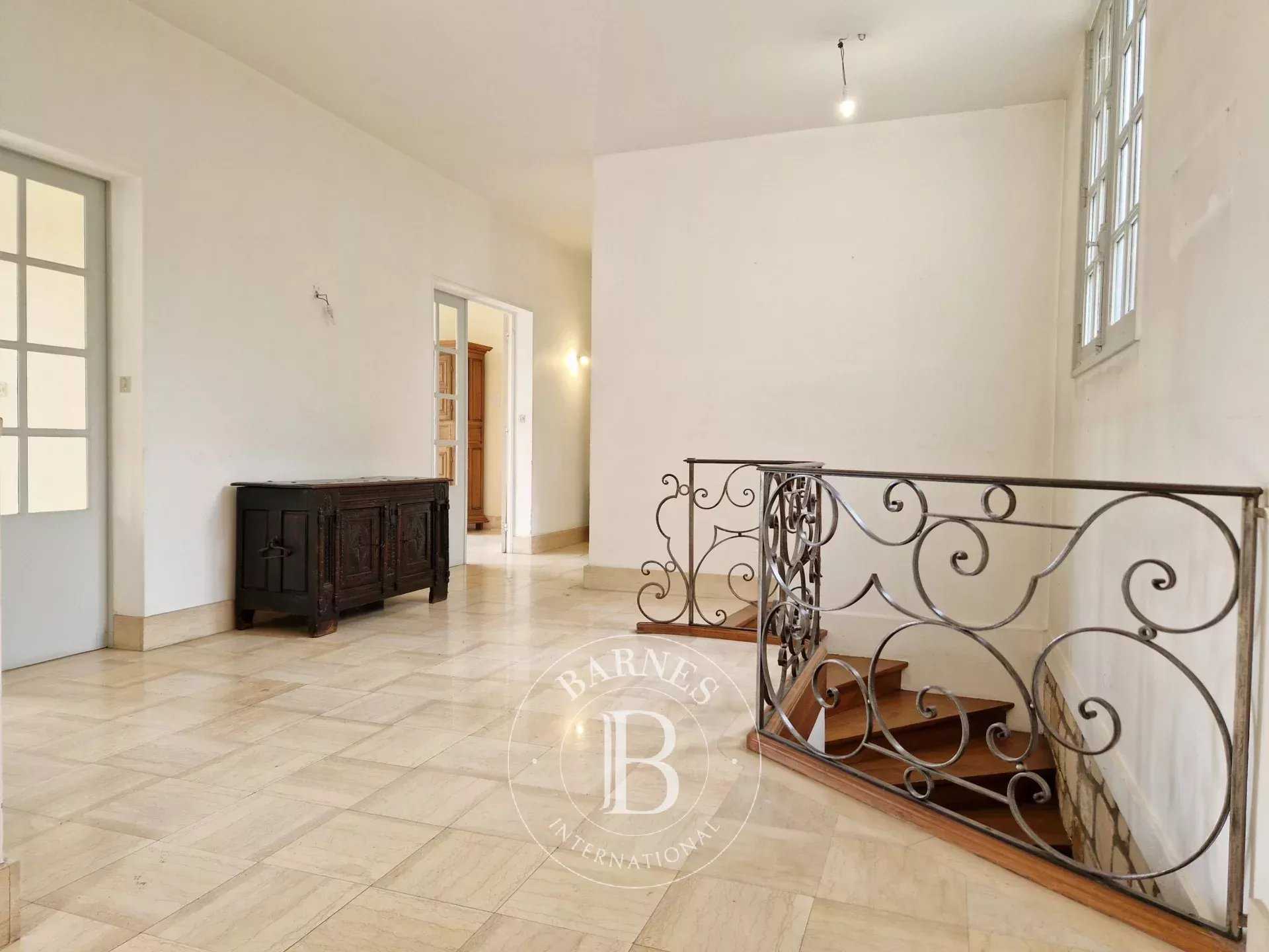 Montmorency  - Maison 9 Pi&egrave;ces 2 Chambres