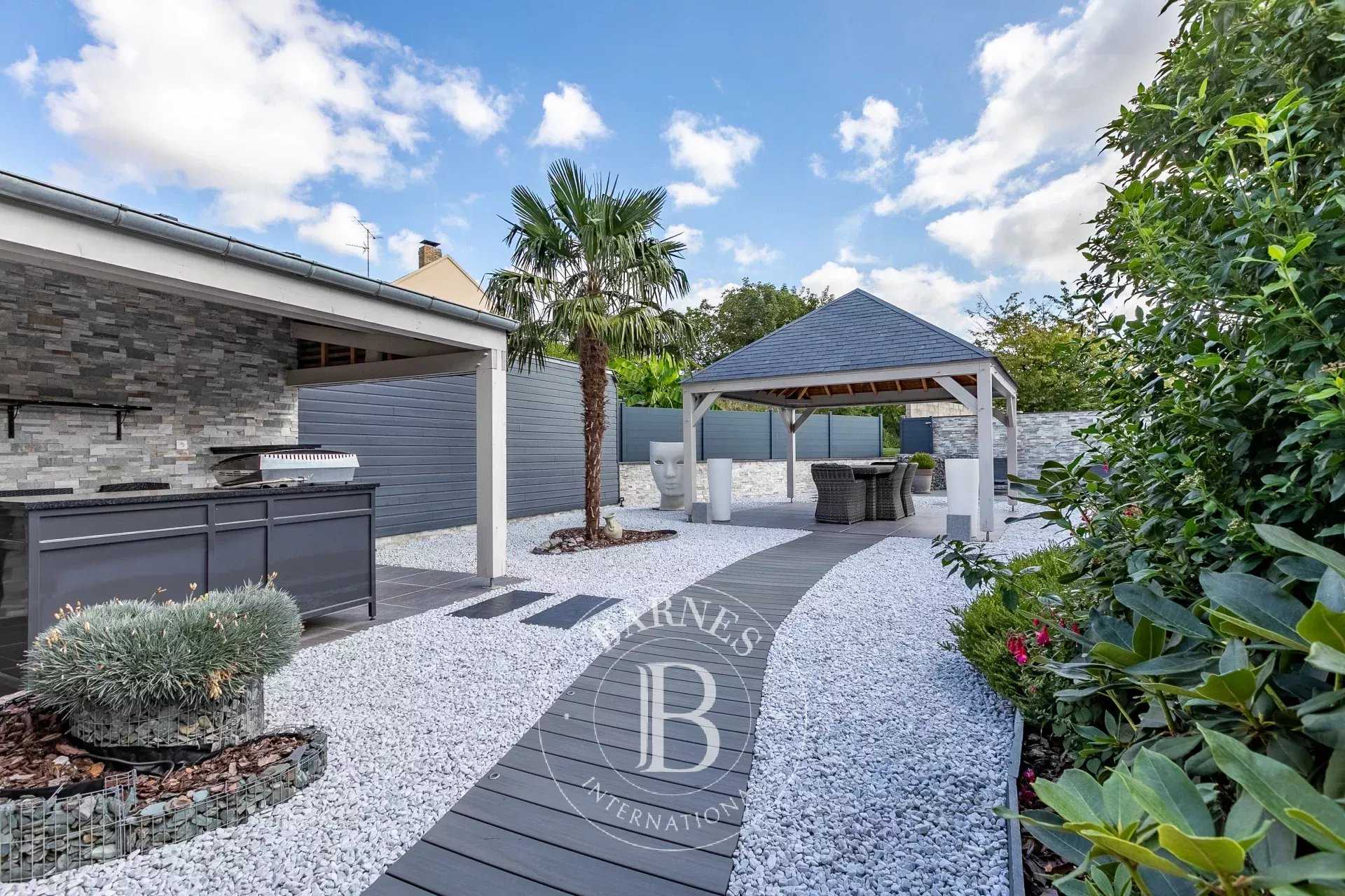 Monchy-Humières  - Maison 8 Pi&egrave;ces 5 Chambres