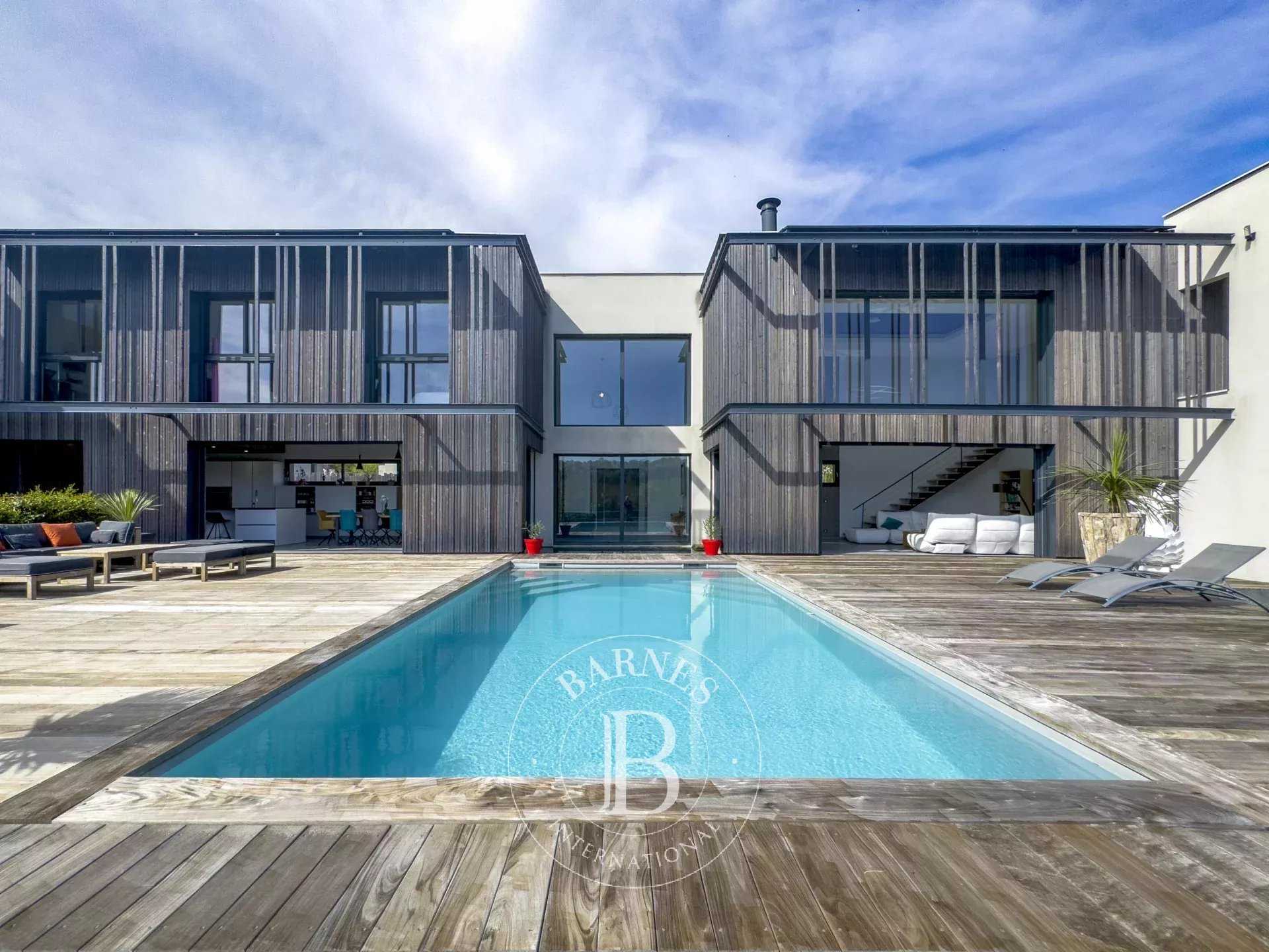 Les Abrets en Dauphiné  - Maison 13 Pièces 7 Chambres