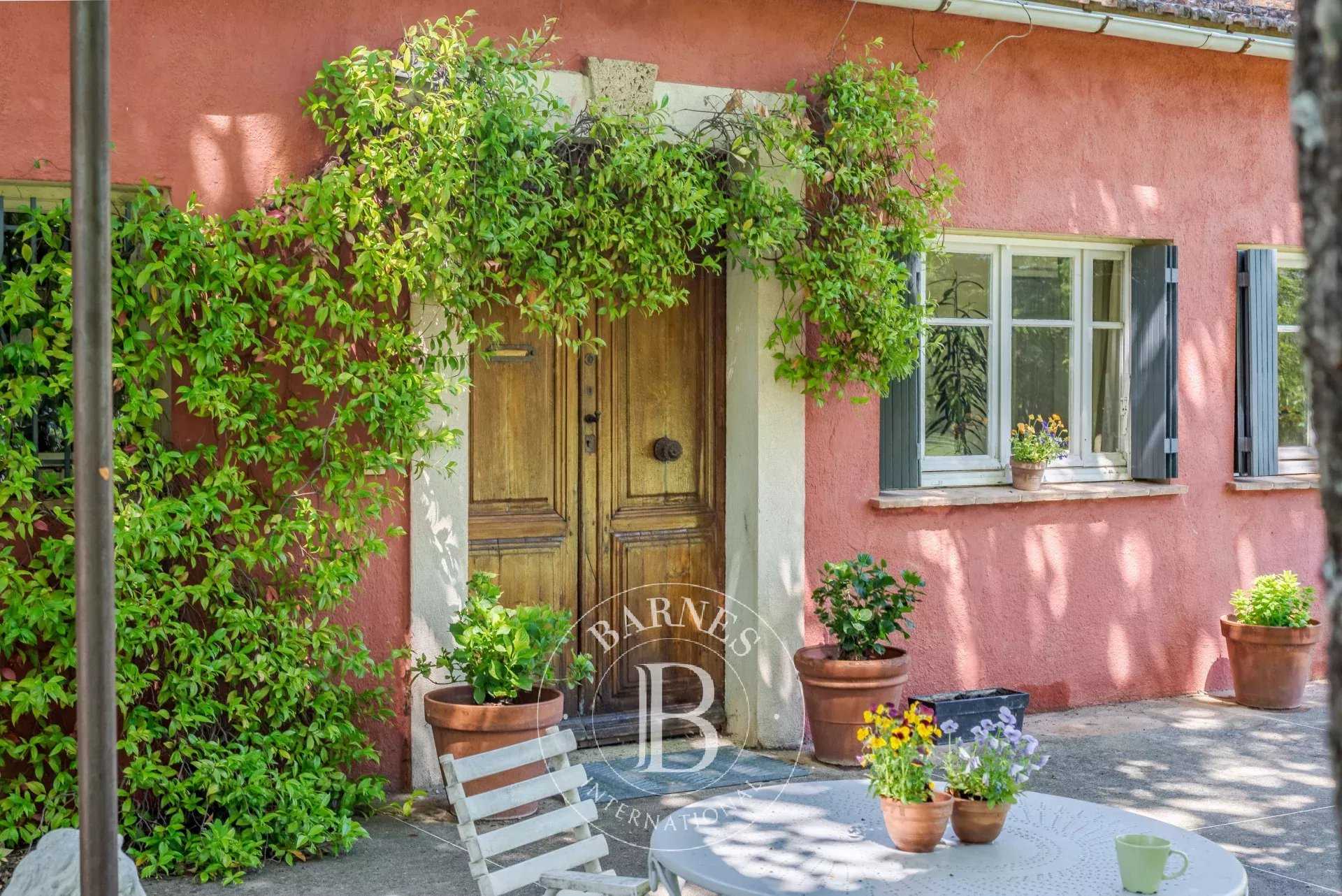 Salernes  - Maison d'hôtes 10 Pi&egrave;ces 6 Chambres