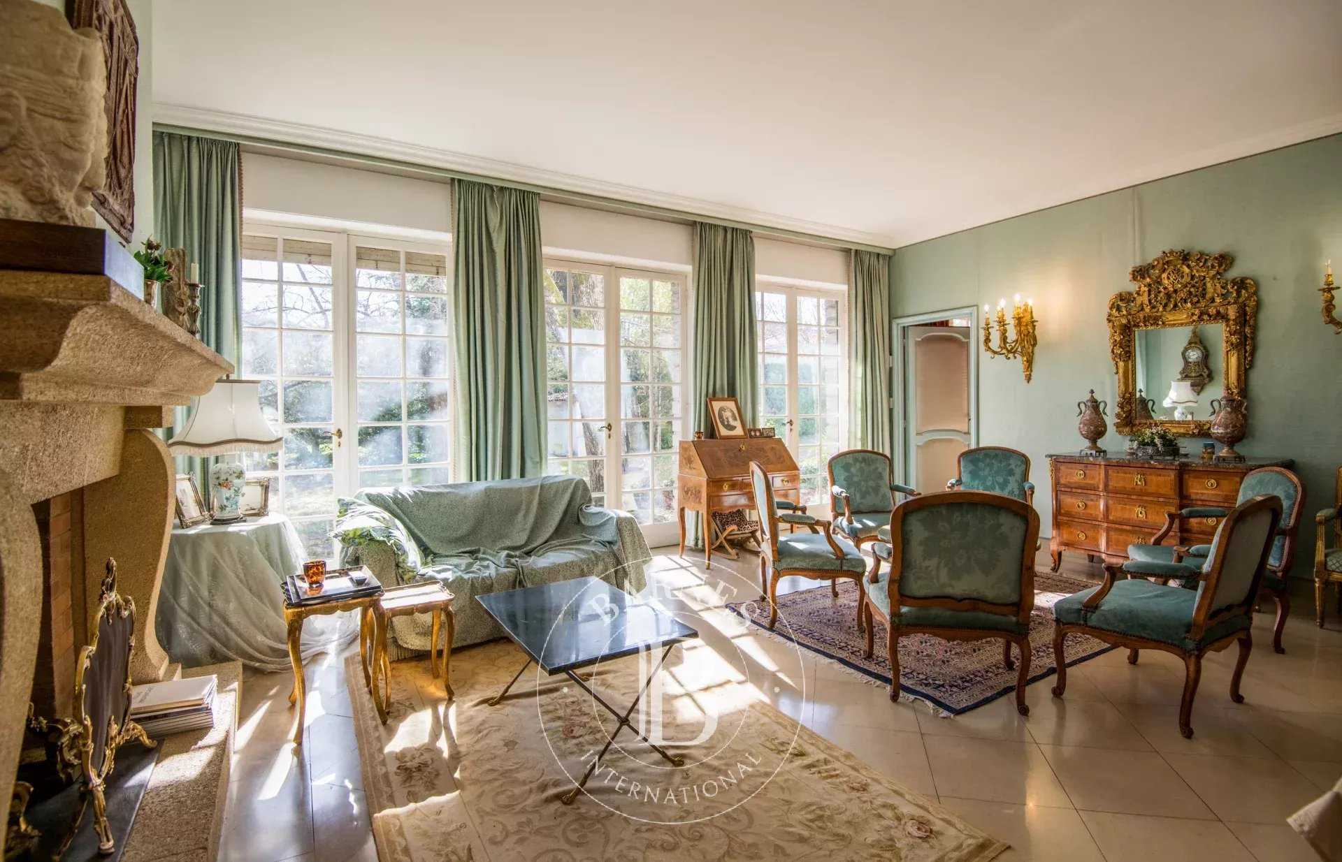 Millau  - Maison 10 Pi&egrave;ces 5 Chambres