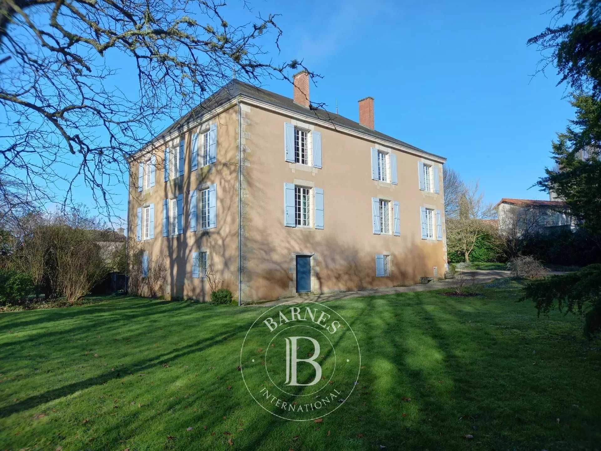 Poitiers  - Village house 5 Bedrooms