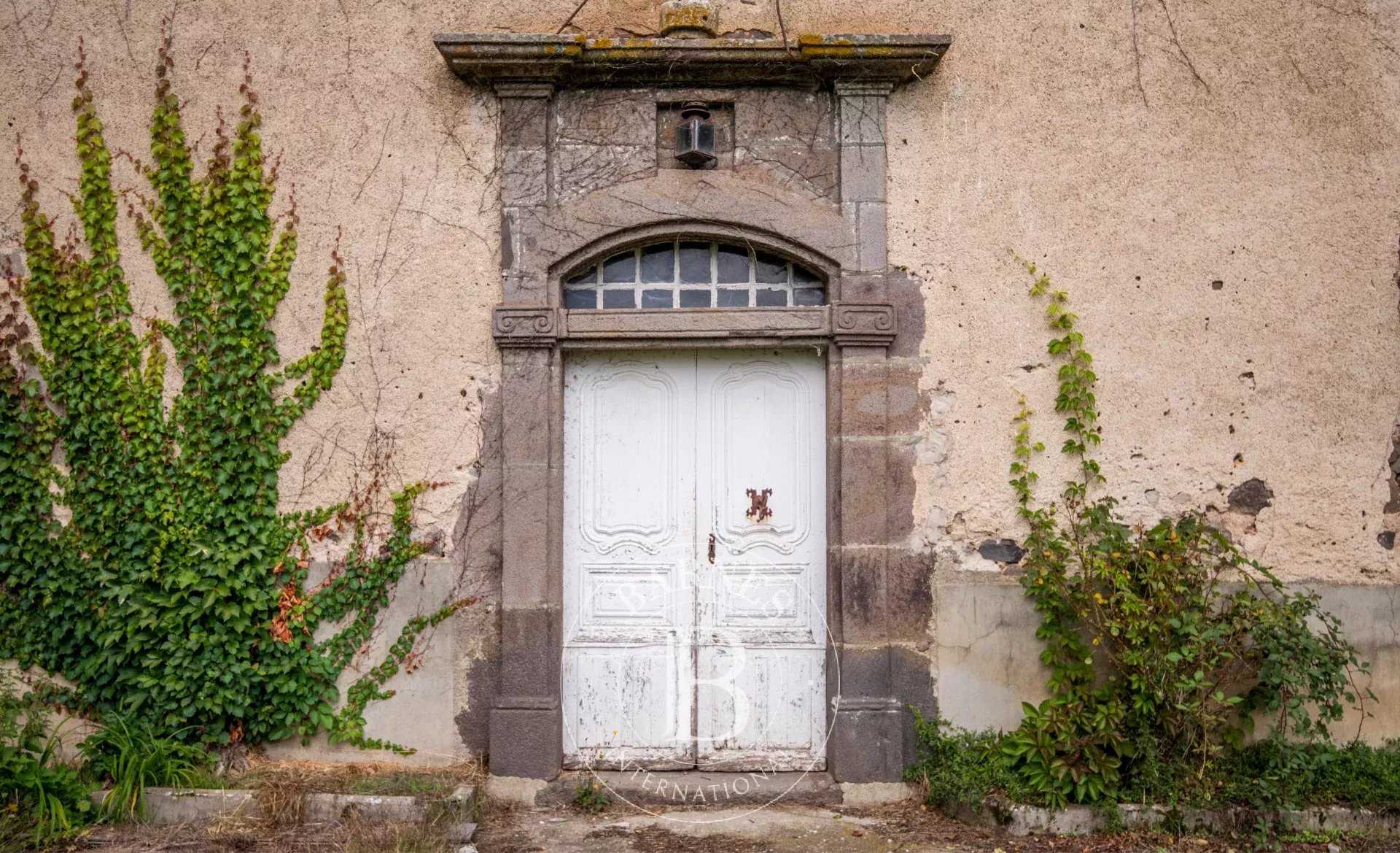 Mur-de-Barrez  - Château 13 Pi&egrave;ces 10 Chambres